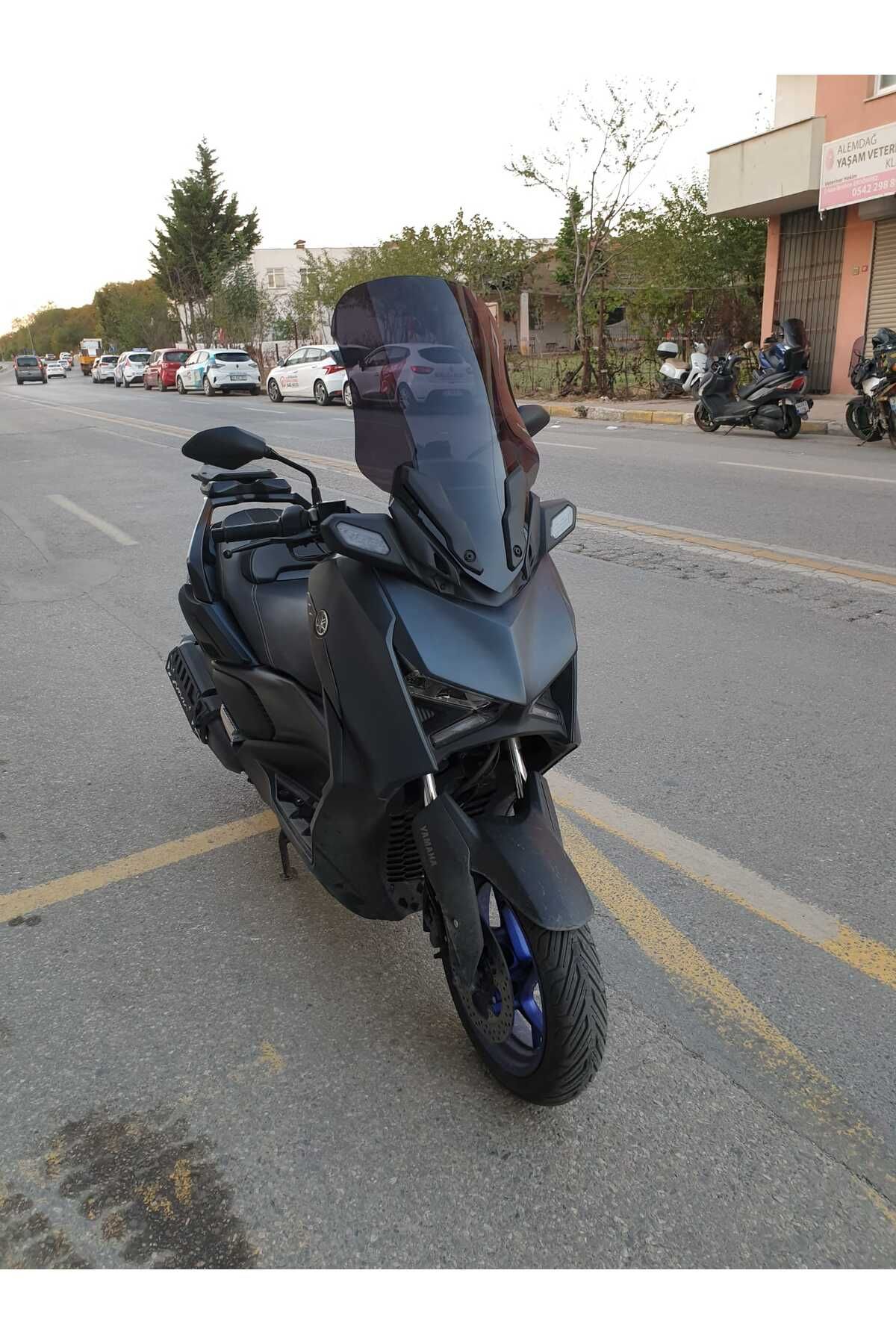Yamaha Xmax 250 Siperlik Ön Cam 2023-2025 Model 65cm Füme Renkli 4mm ORTA BOYLU CAM