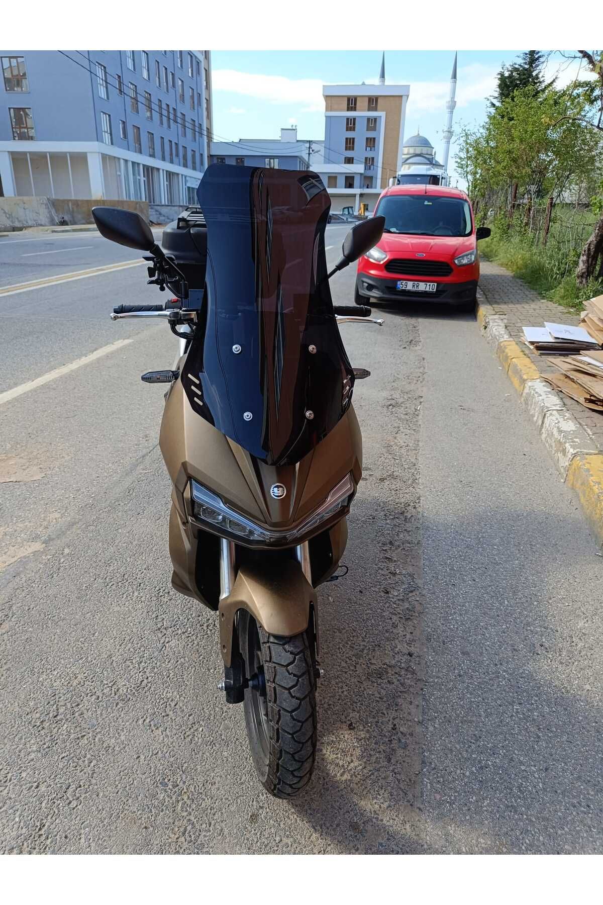 Yuki Adventure 150 Siperlik Ön Cam 2023-2025 Model 55cm Siyah Renkli 4mm KISA SPOR CAM