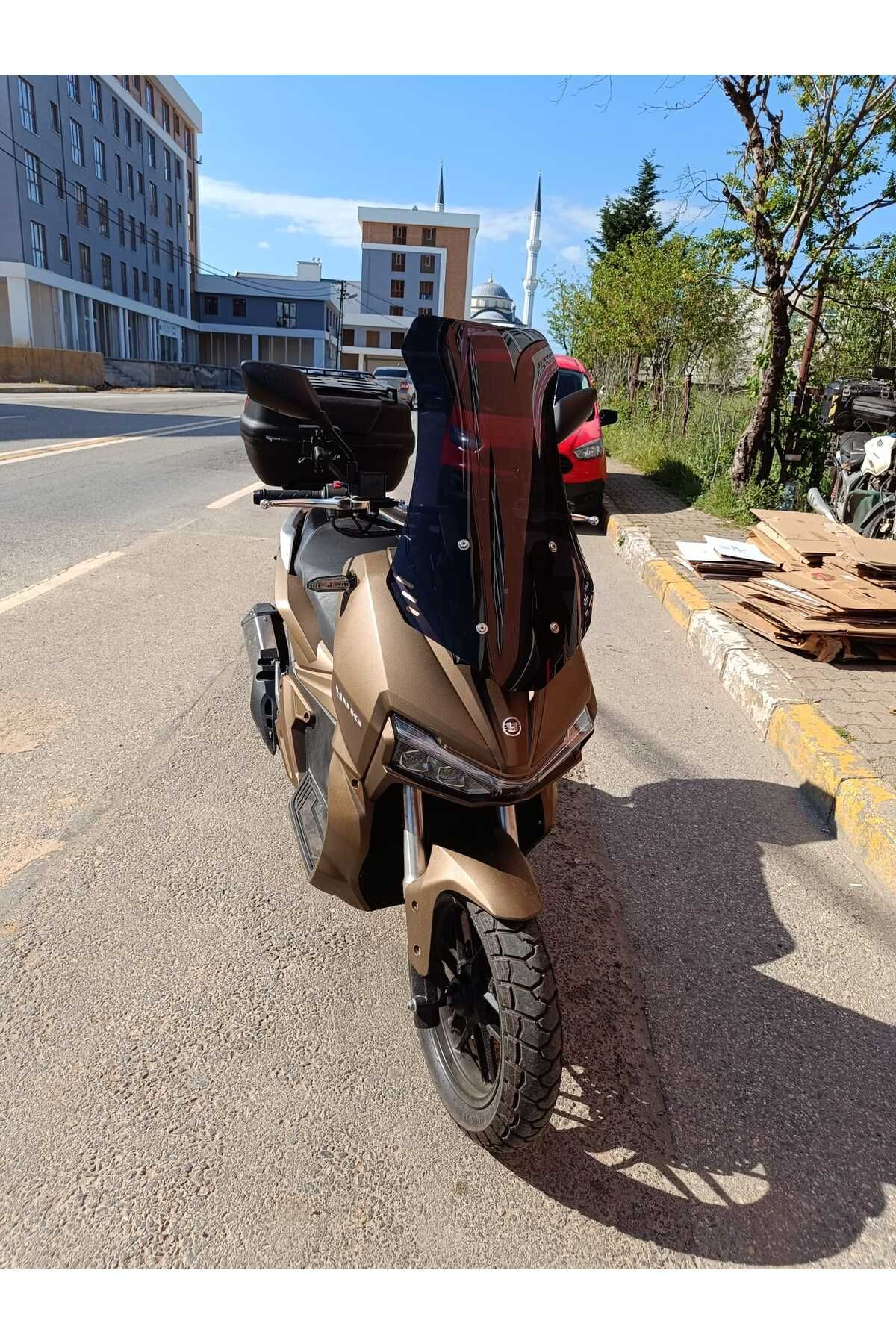 Yuki Adventure 150 Siperlik Ön Cam 2023-2025 Model 65cm Siyah Renkli 4mm ORTA BOYLU CAM