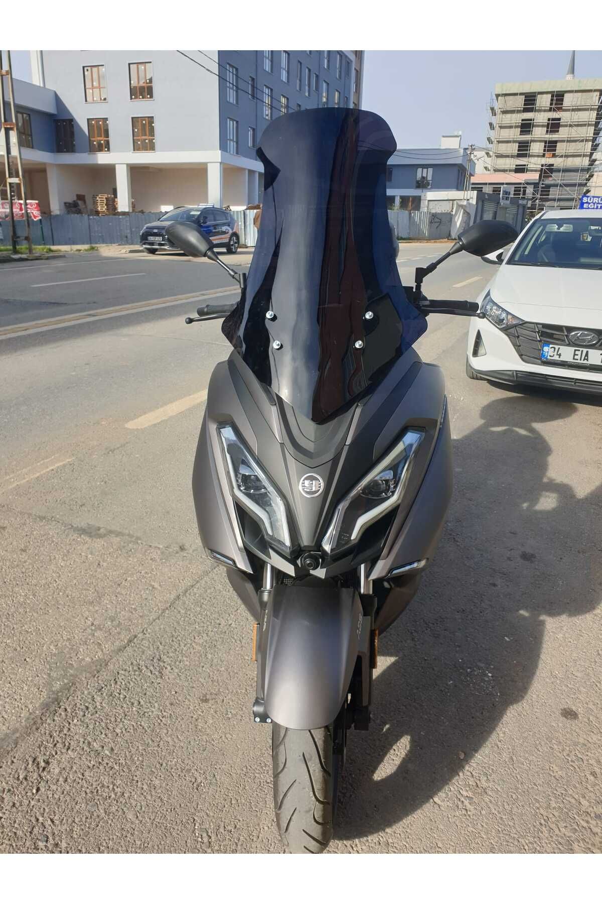 Yuki Explorer 250 Siperlik Ön Cam 2021-2025 Model 72cm Siyah Renkli 4mm UZUN CAM