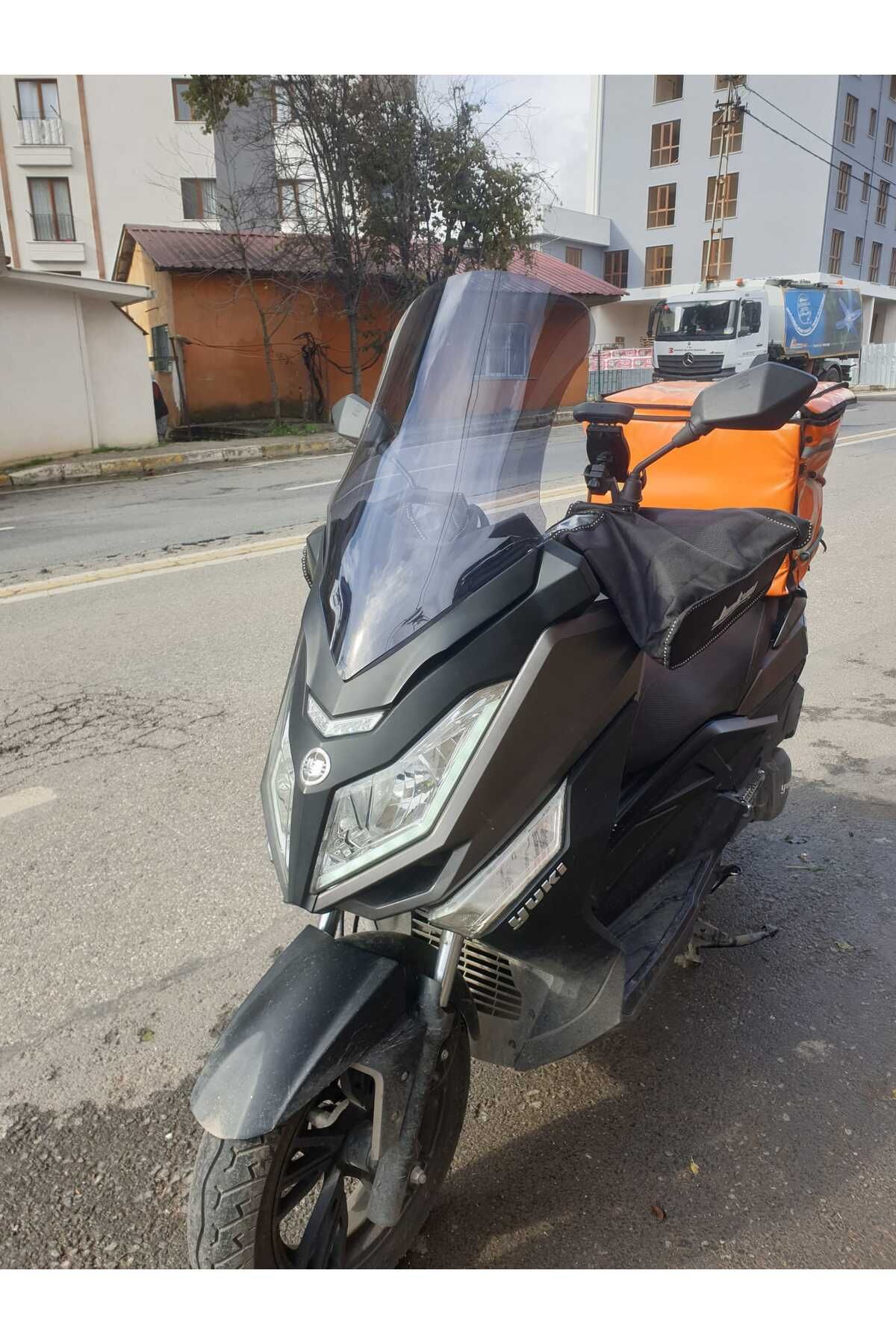 Yuki T9 strom 125 Ön Cam 2021-2025 Model 62cm Füme Renkli 4mm