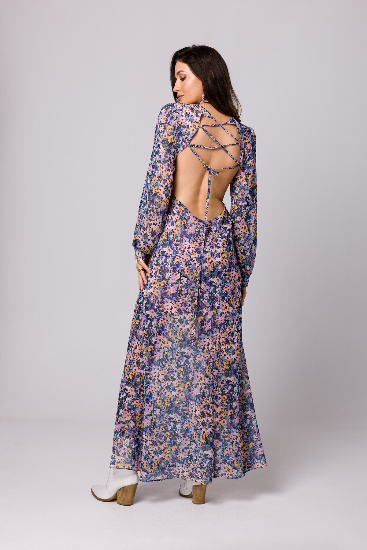 Makover-Maxi floral dress with open back 2