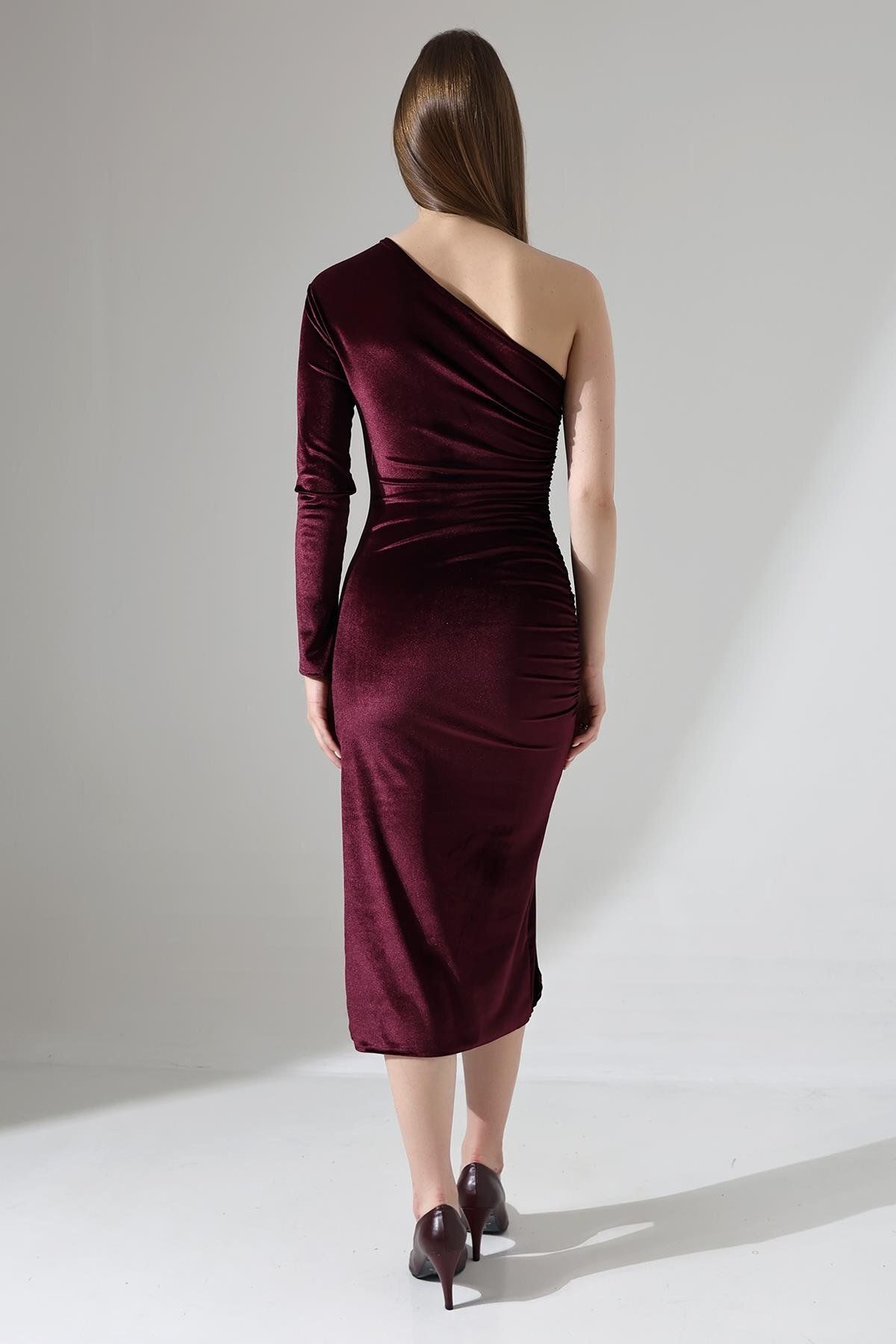 Deafox-Pflaumenfarbenes, asymmetrisches, gerafftes, geschlitztes, einärmliges, mittelgroßes Abendkleid 7