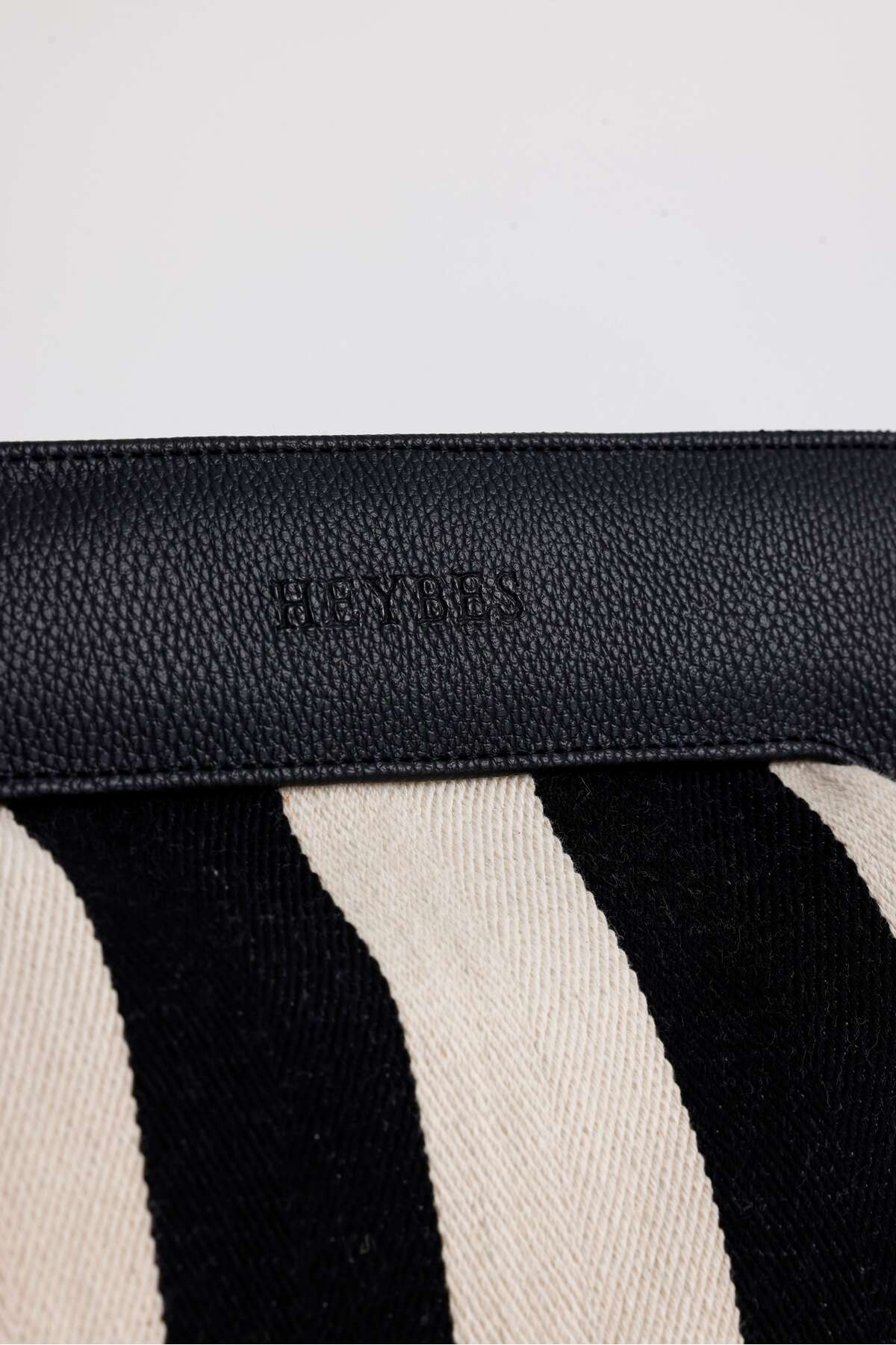 HEYBE'S Heybes Kadın Siyah Çizgi Desenli Kanvas Clutch El Çantası görsel 4