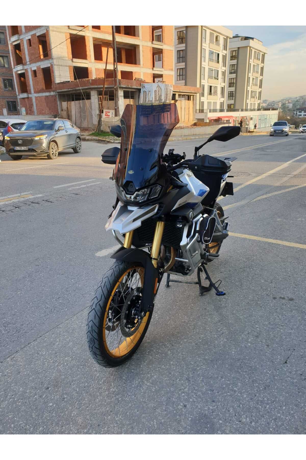 Voge DSX 900 Siperlik Ön Cam 2025 Model 53cm Siyah Renkli 4mm