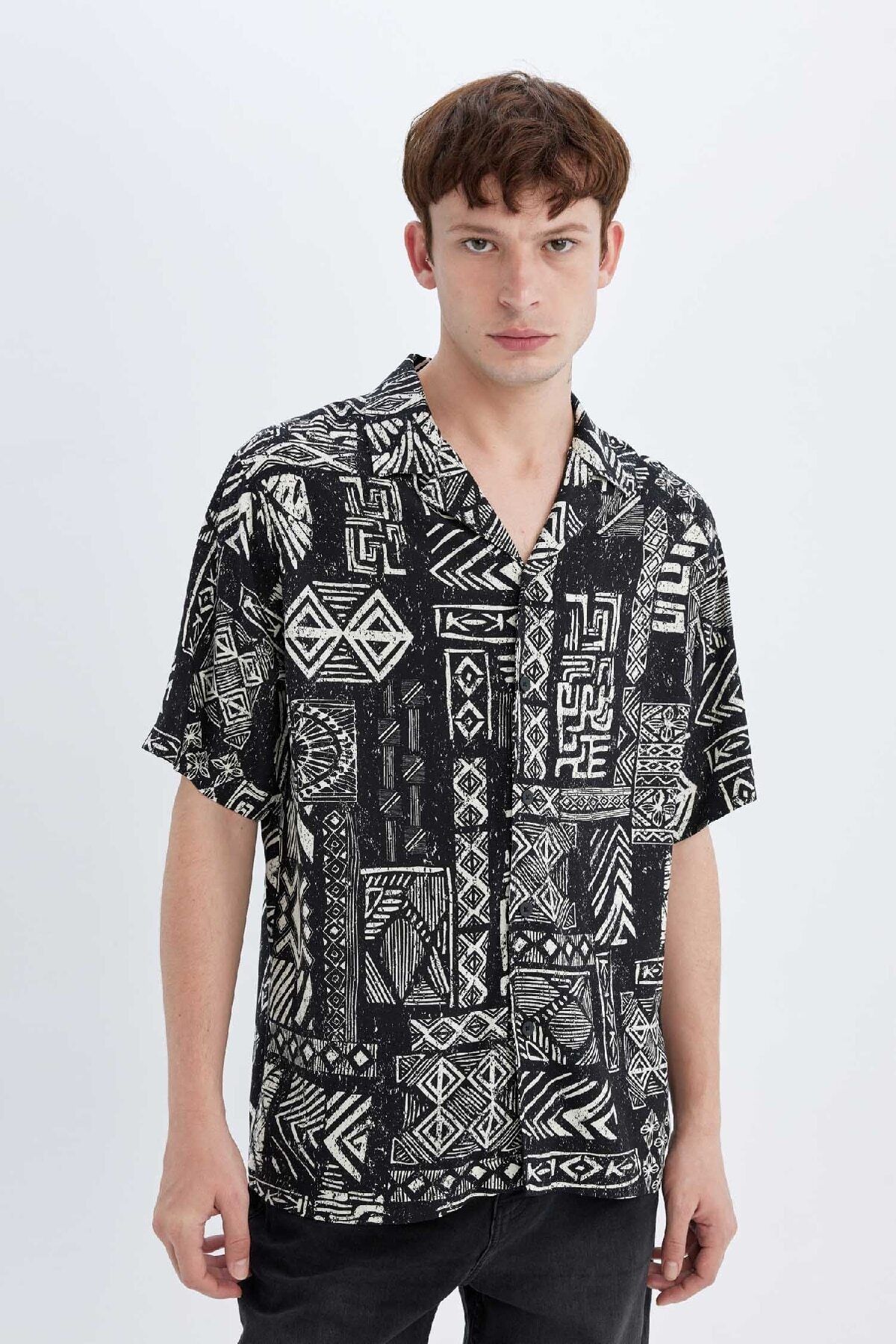 DeFacto-Regular Fit Summer Apache Collar Patterned Viscose Short Sleeve Shirt C7686Ax24Sm 4