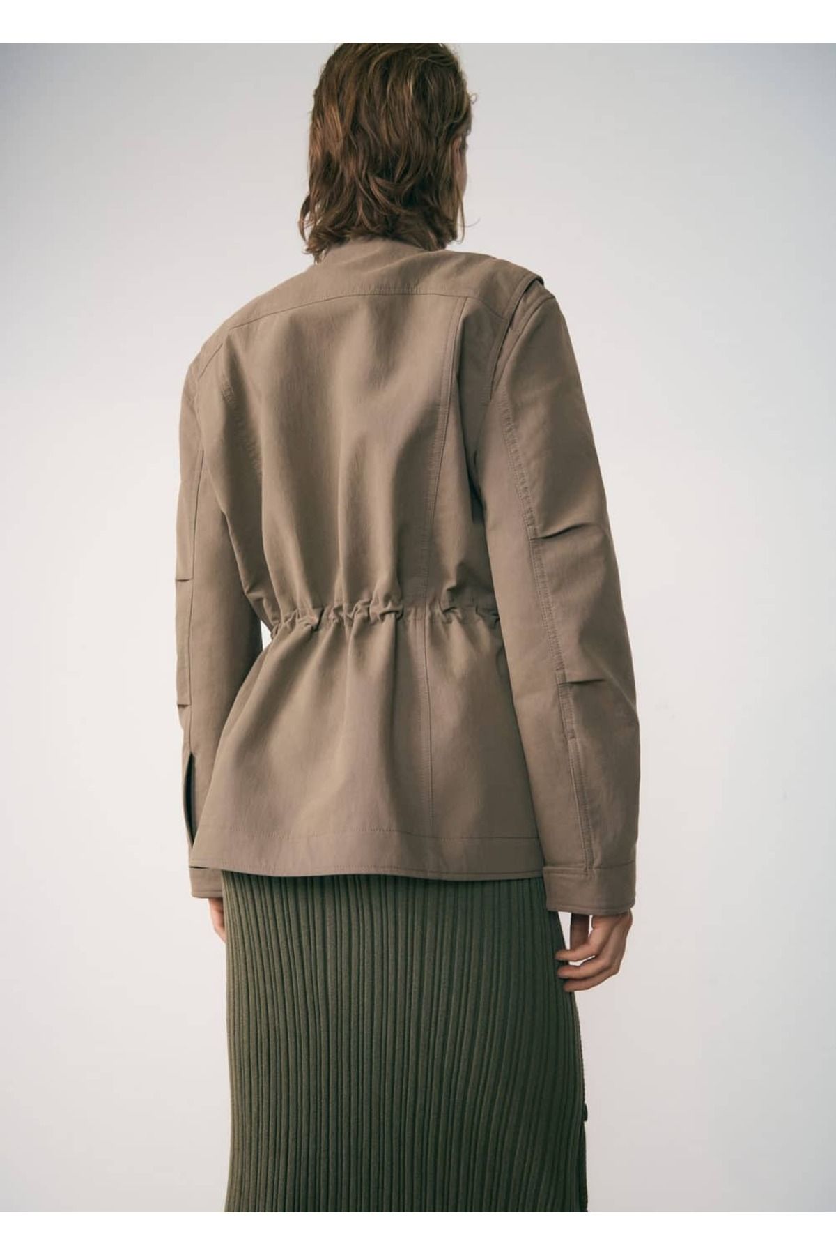 MANGO Woman-Kapesní parka s vysokým límečkem 4