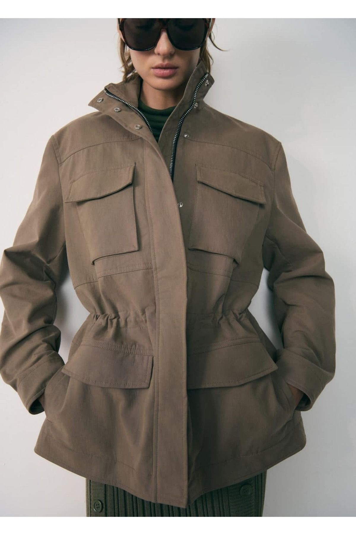MANGO Woman-Kapesní parka s vysokým límečkem 6