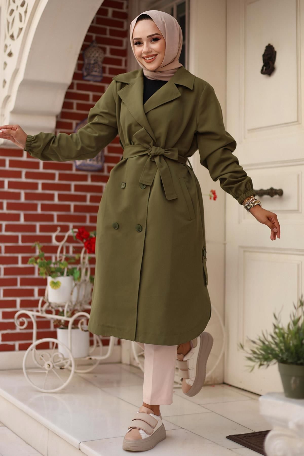 complete the look image