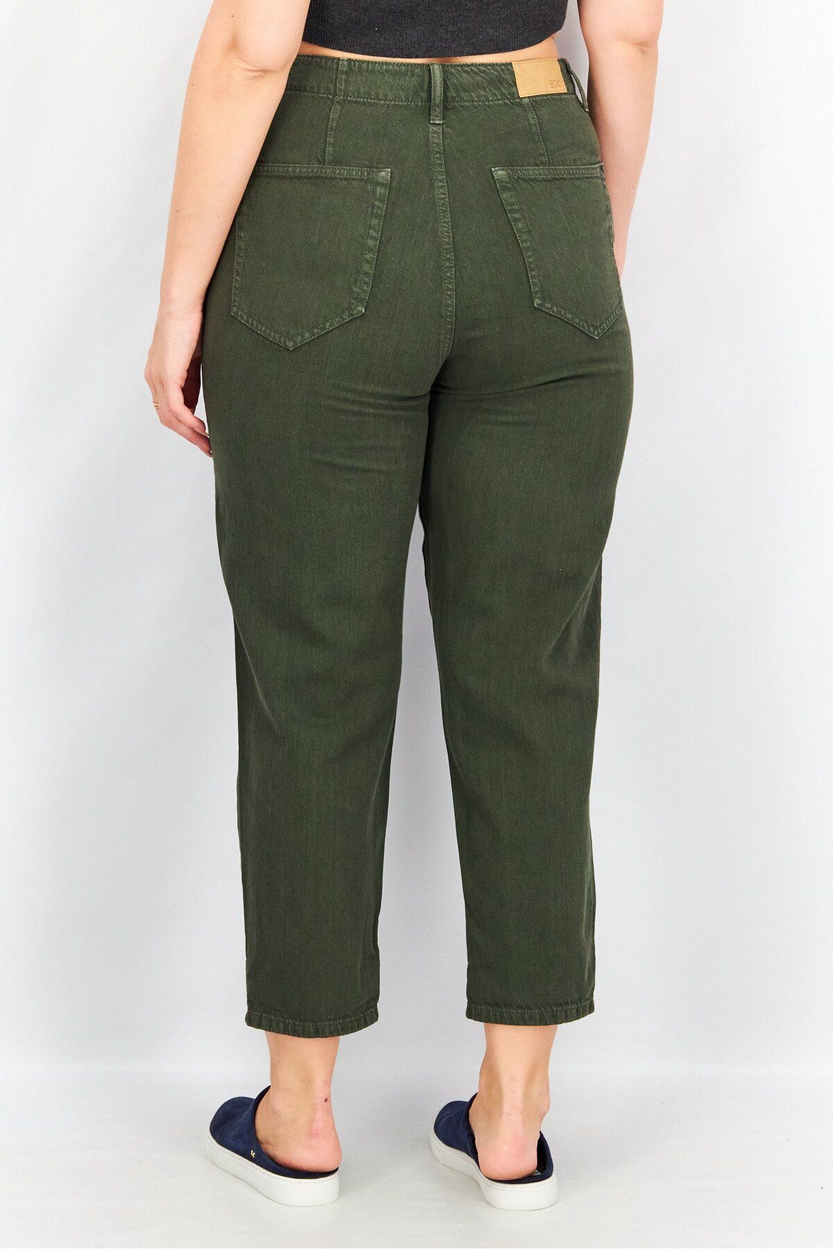 edc-Women Regular Fit Straight Cuffed Hem No Stretch Jeans, Forest Green 4