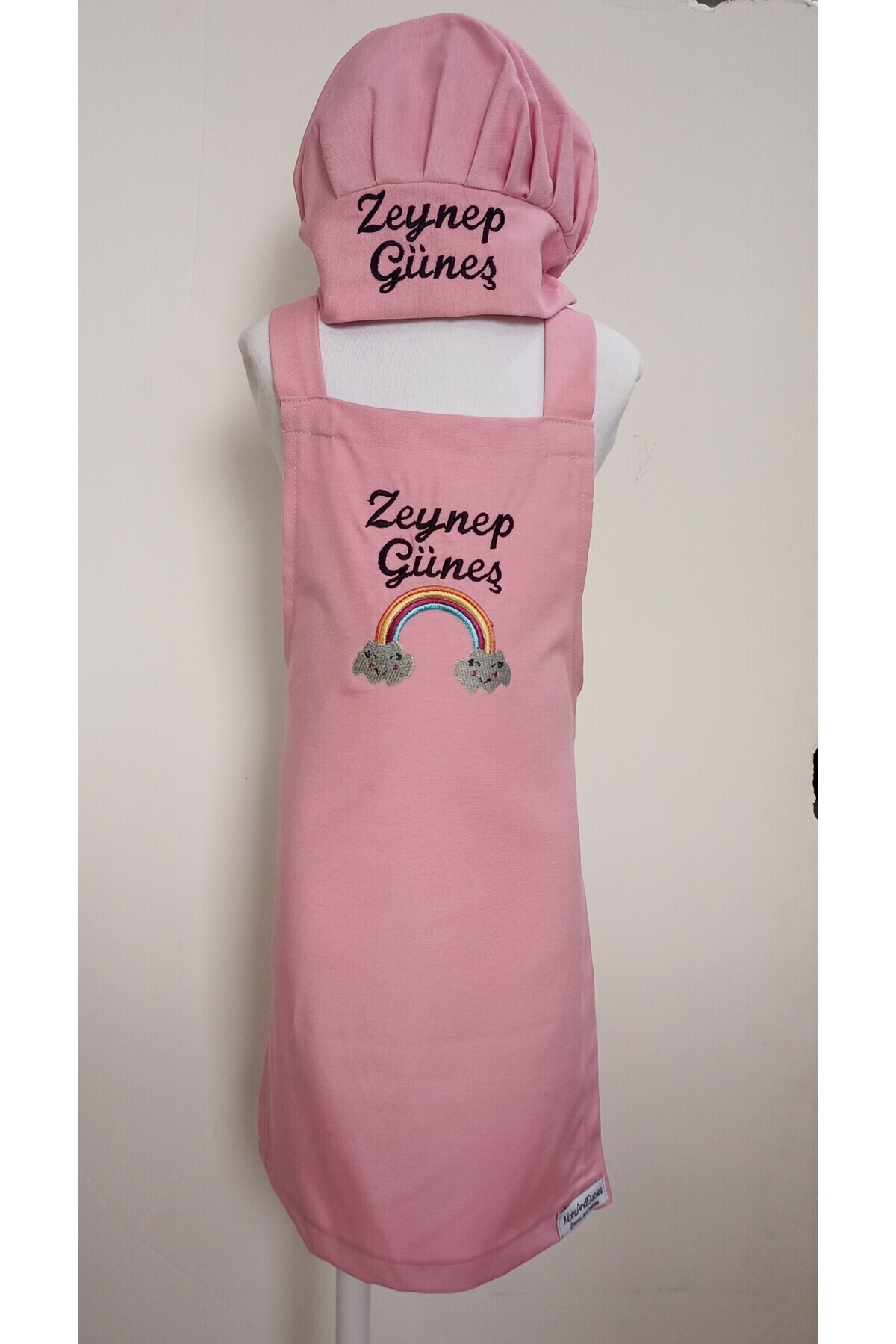 moms and babies Çocuk Mutfak Önlüğü Nakış Desenli İsme Özel 0-12 Yaş Su itici ve Leke Tutmaz Kumaş