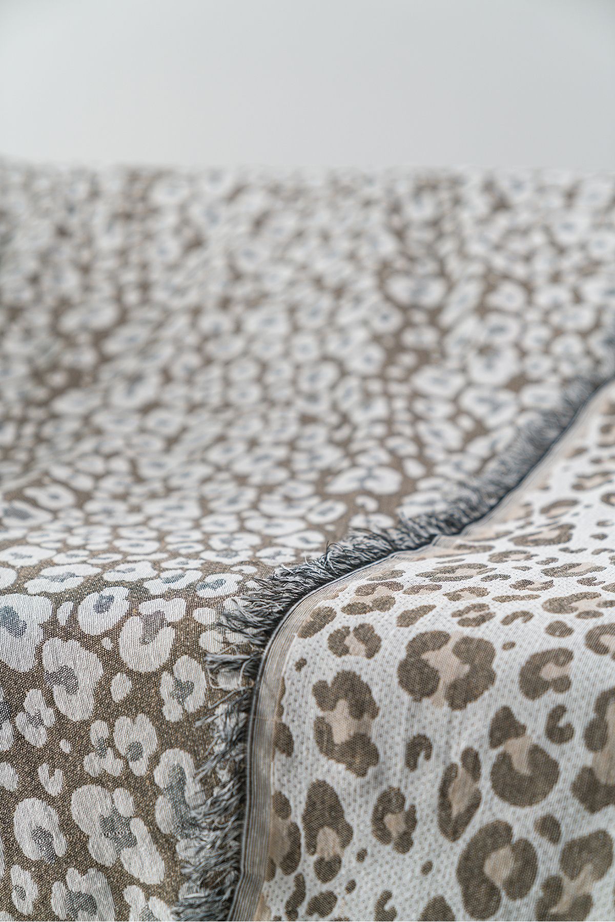 Rell Home-Reversible Leopard Patterned Cotton Sofa Sofa Bed Cover - Soft and Non-Slip Non-Collapsible 2