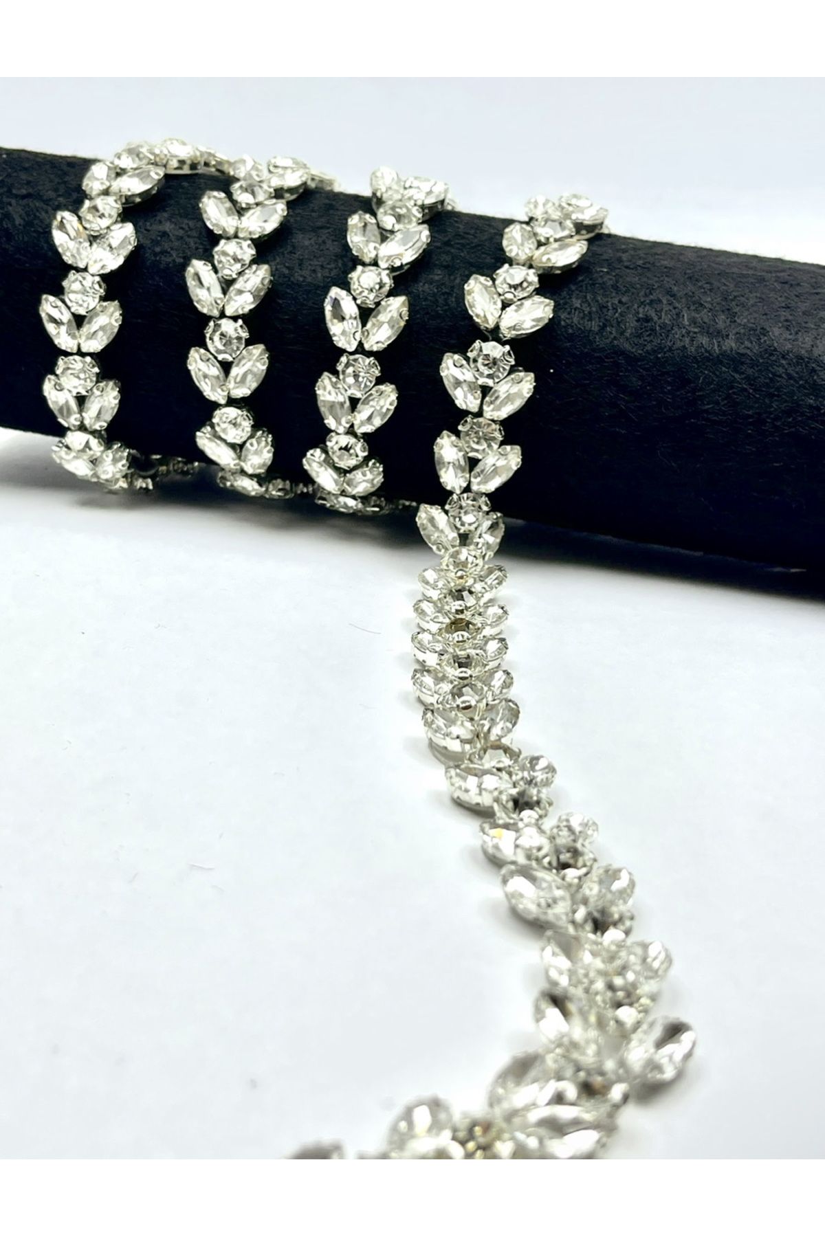 WeddingShopStone Işıltılı Zarafet: Kristal Taşlı Ütüyle Yapışan Aplik Şerit - Giyim Tekstil Hobi 50cm