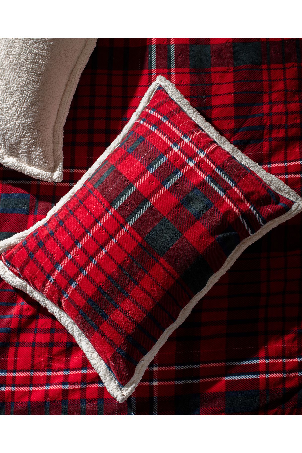 Madame Coco-Jonzais Sherpa Double Bedspread - Red 5