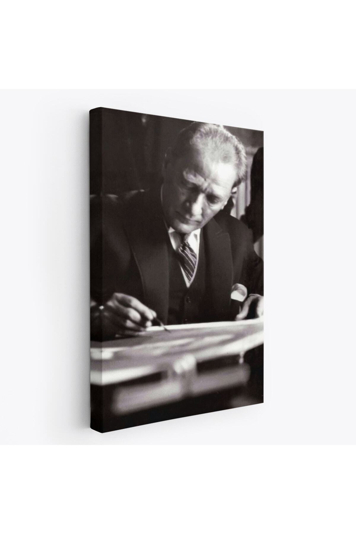 Atatürk Portre Tablosu Mustafa Kemal Atatürk Dikdörtgen Dekoratif Kanvas Tablo