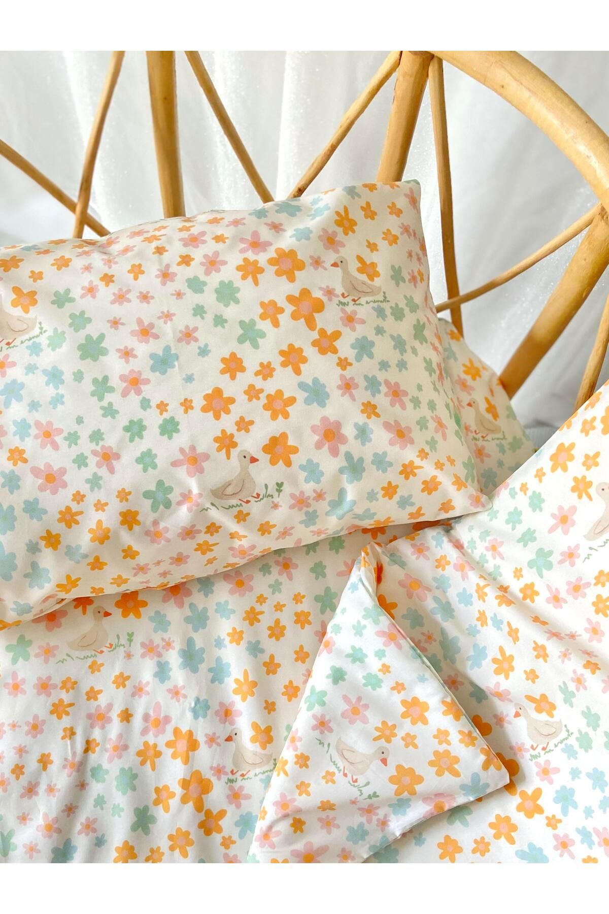 Zezig-Ducky Baby Bedding Set 1