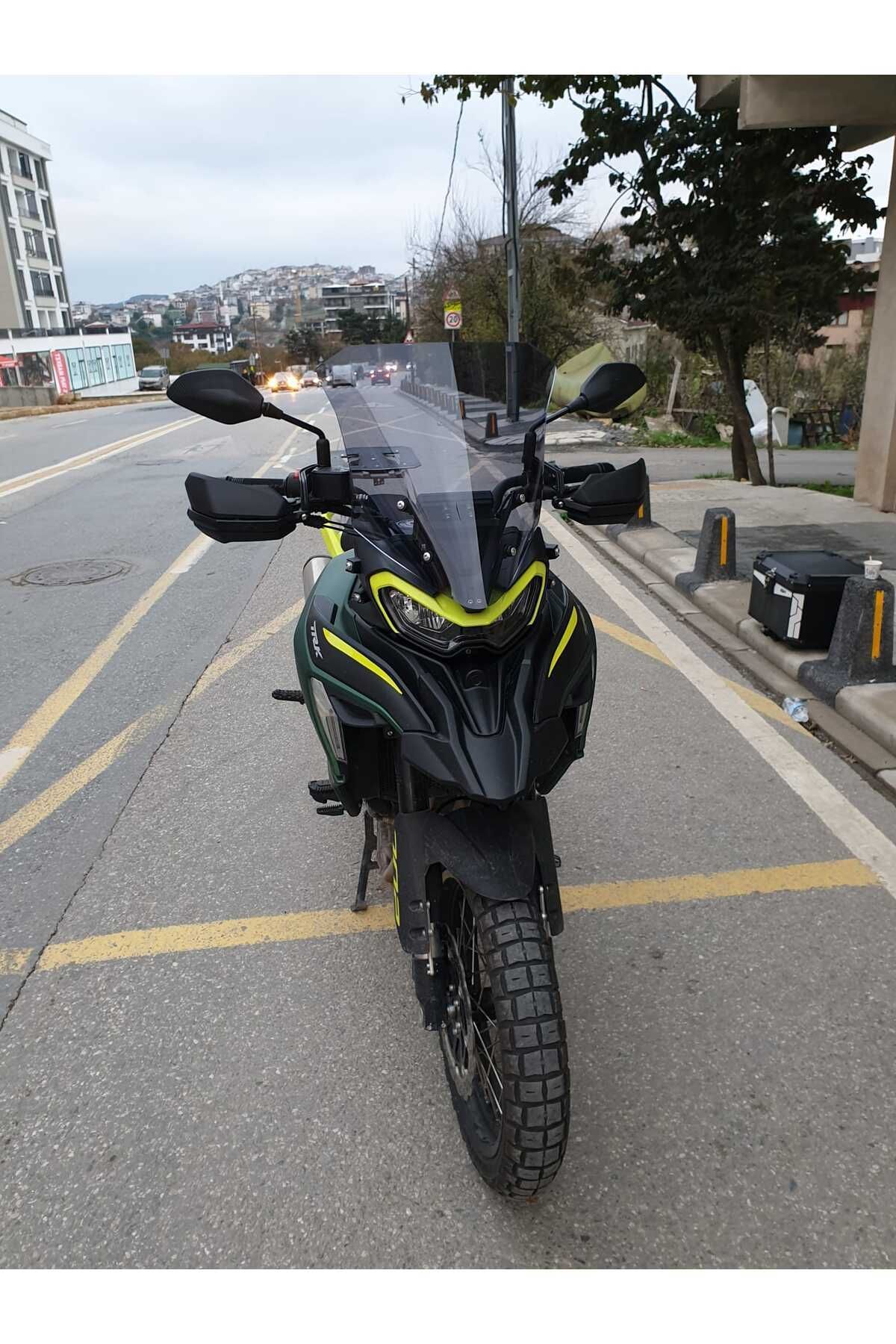 Benelli TRK 702 X Siperlik Ön Cam 2025 Model 51cm Füme Renkli 4mm 4mm 1. TASARIM