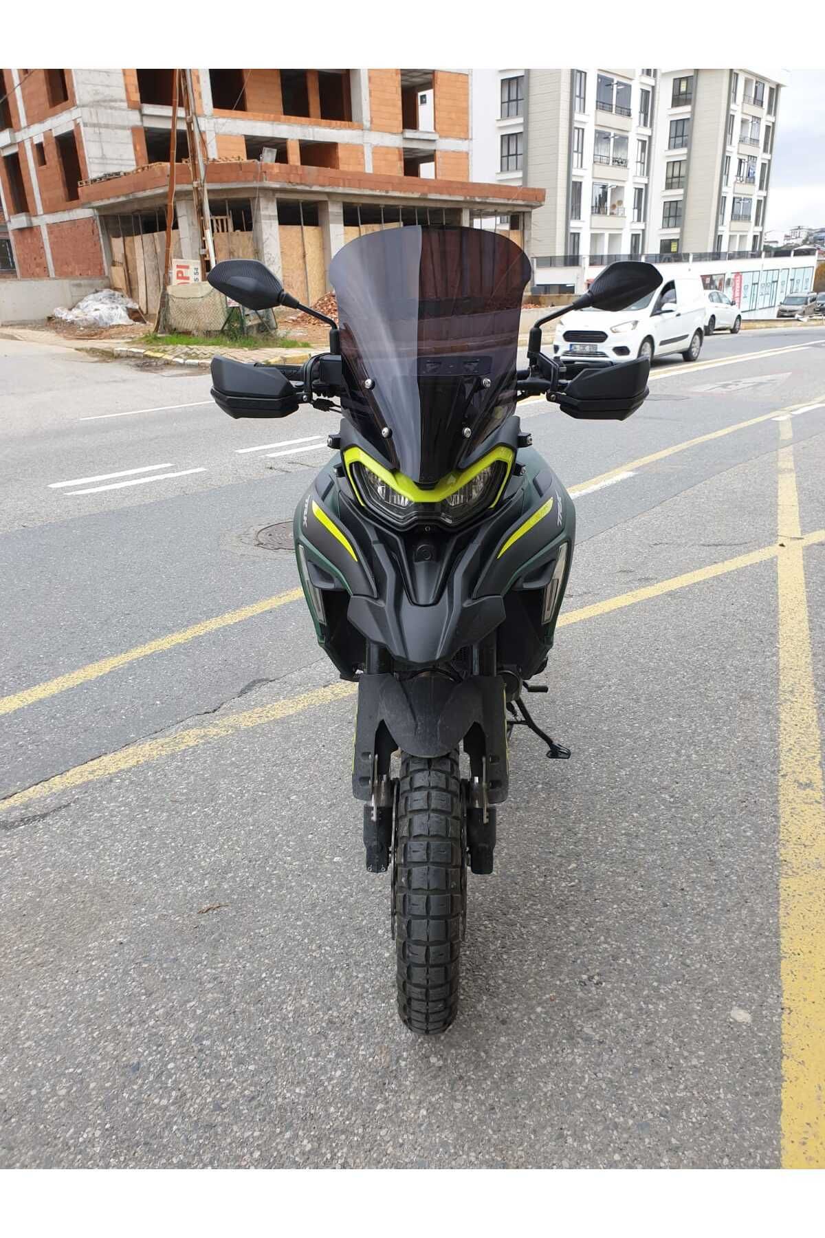 Benelli TRK 702 X Siperlik Ön Cam 2025 Model 51cm Siyah Renkli 4mm 2. TASARIM