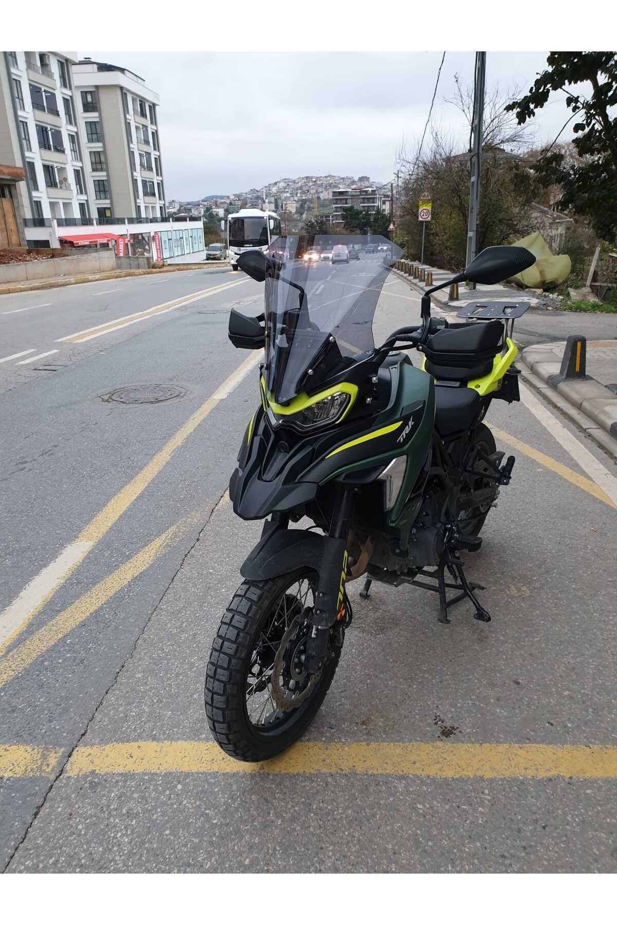 Benelli TRK 702 X Siperlik Ön Cam 2025 Model 51cm Füme Renkli 4mm 4mm 1. TASARIM