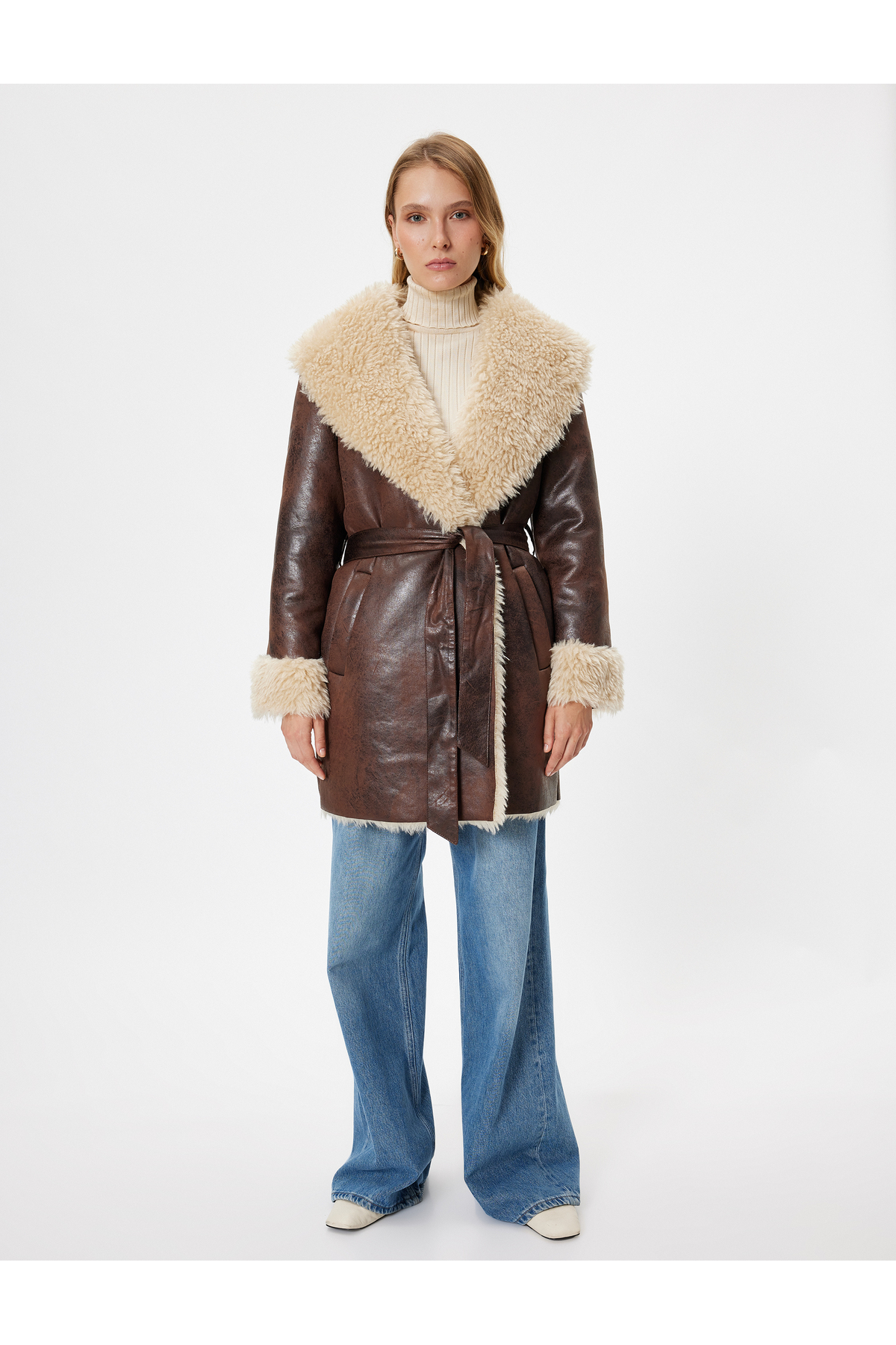 Koton  Suni Deri Kaban Oversize Yakası Suni Kürklü Kemerli Cepli - Görsel 3