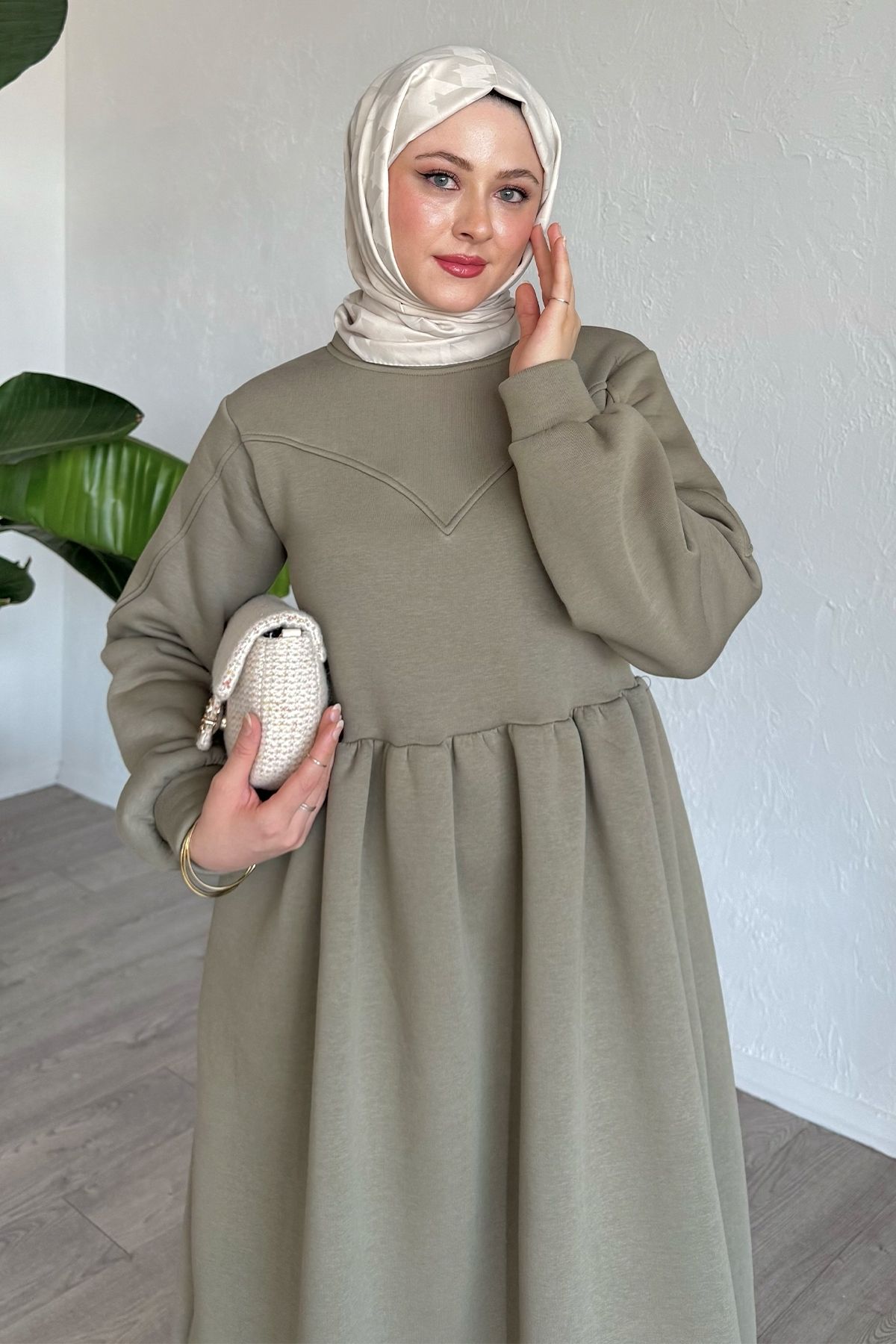 InStyle-Rochie elegantă cu mâneci cu balon de culoare kaki 2