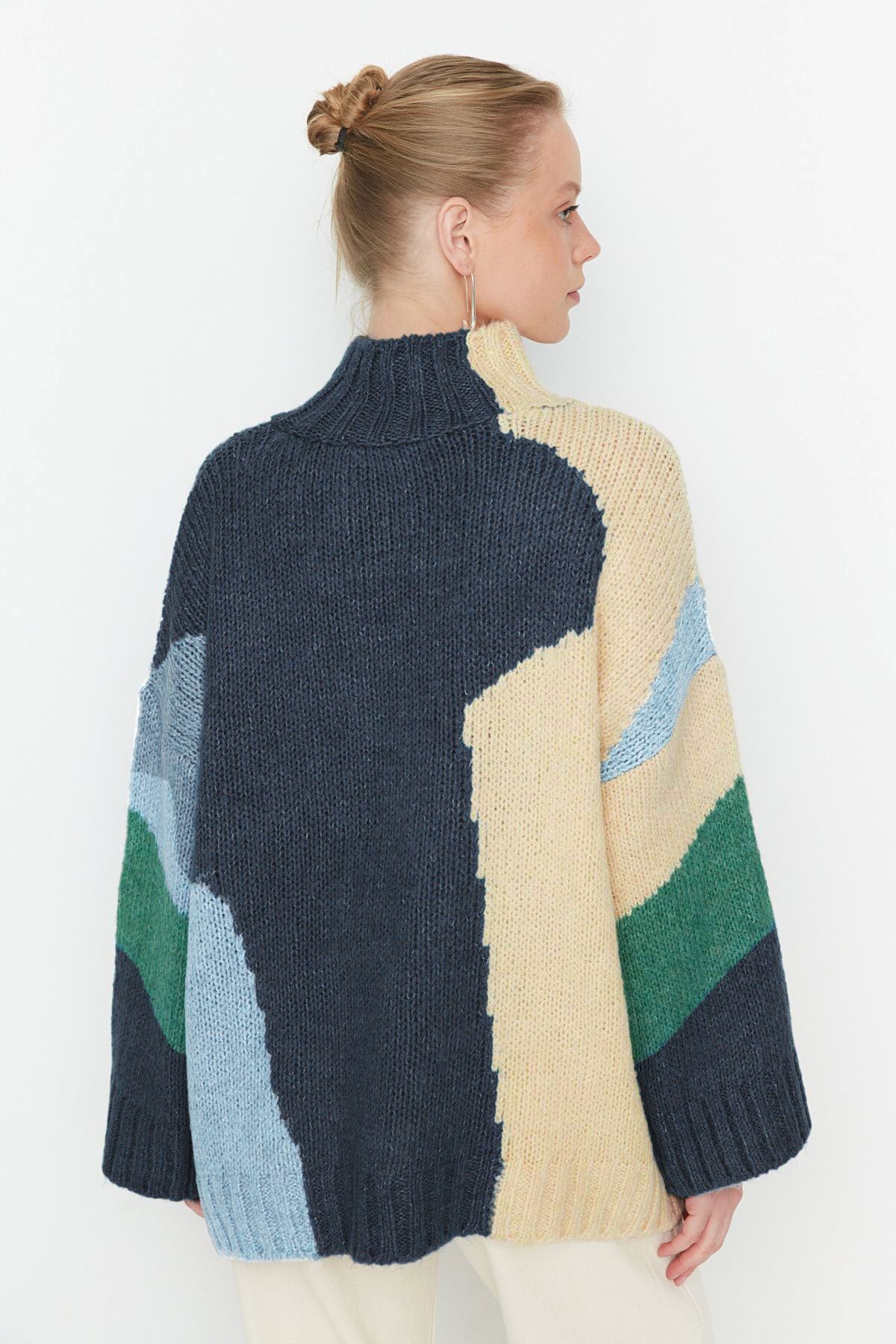 Trendyol Collection-Strickpullover, weit geschnitten mit weichem, strukturierten Color-Blocking-Muster, blau TWOAW20XS0047 5
