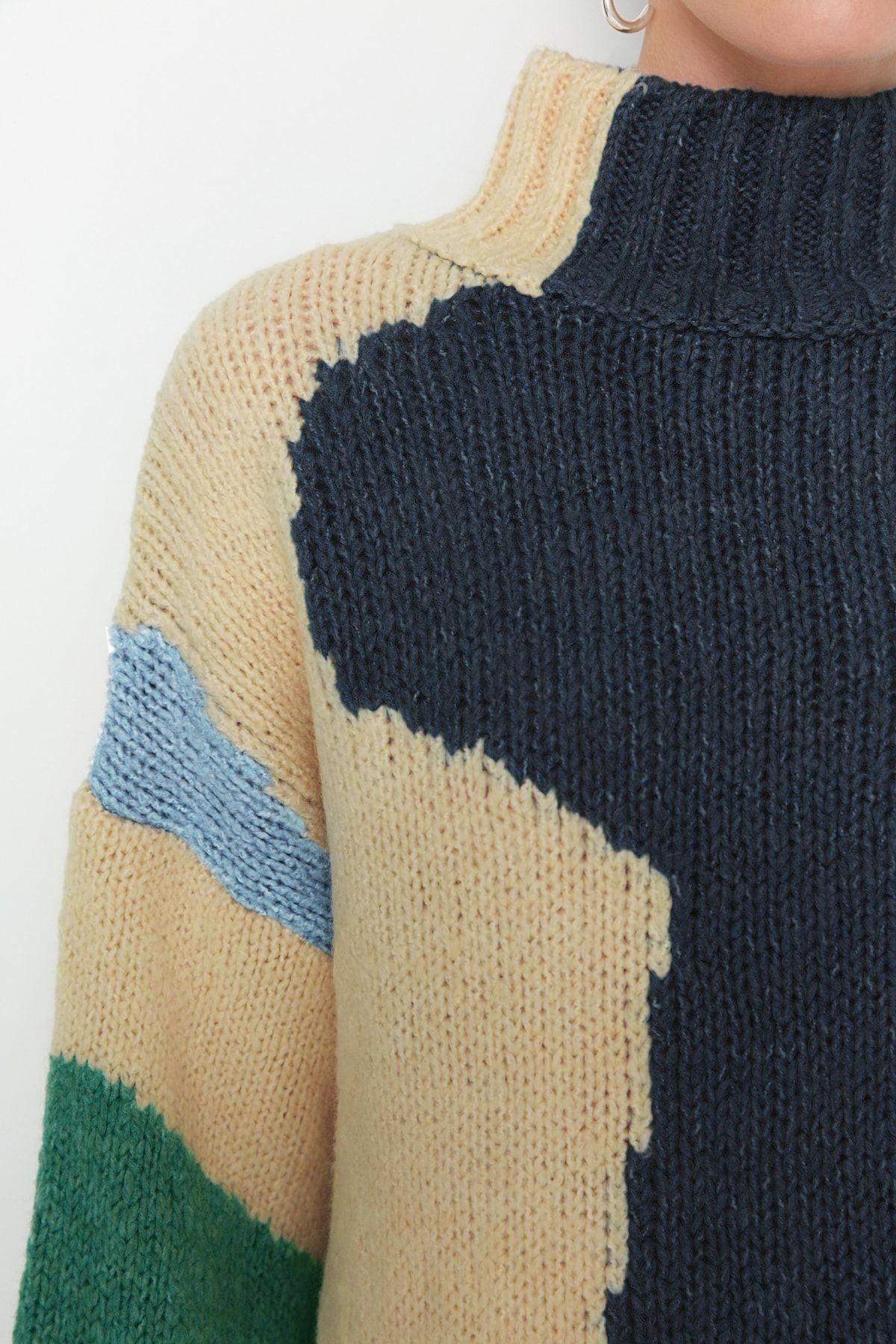 Trendyol Collection-Strickpullover, weit geschnitten mit weichem, strukturierten Color-Blocking-Muster, blau TWOAW20XS0047 4