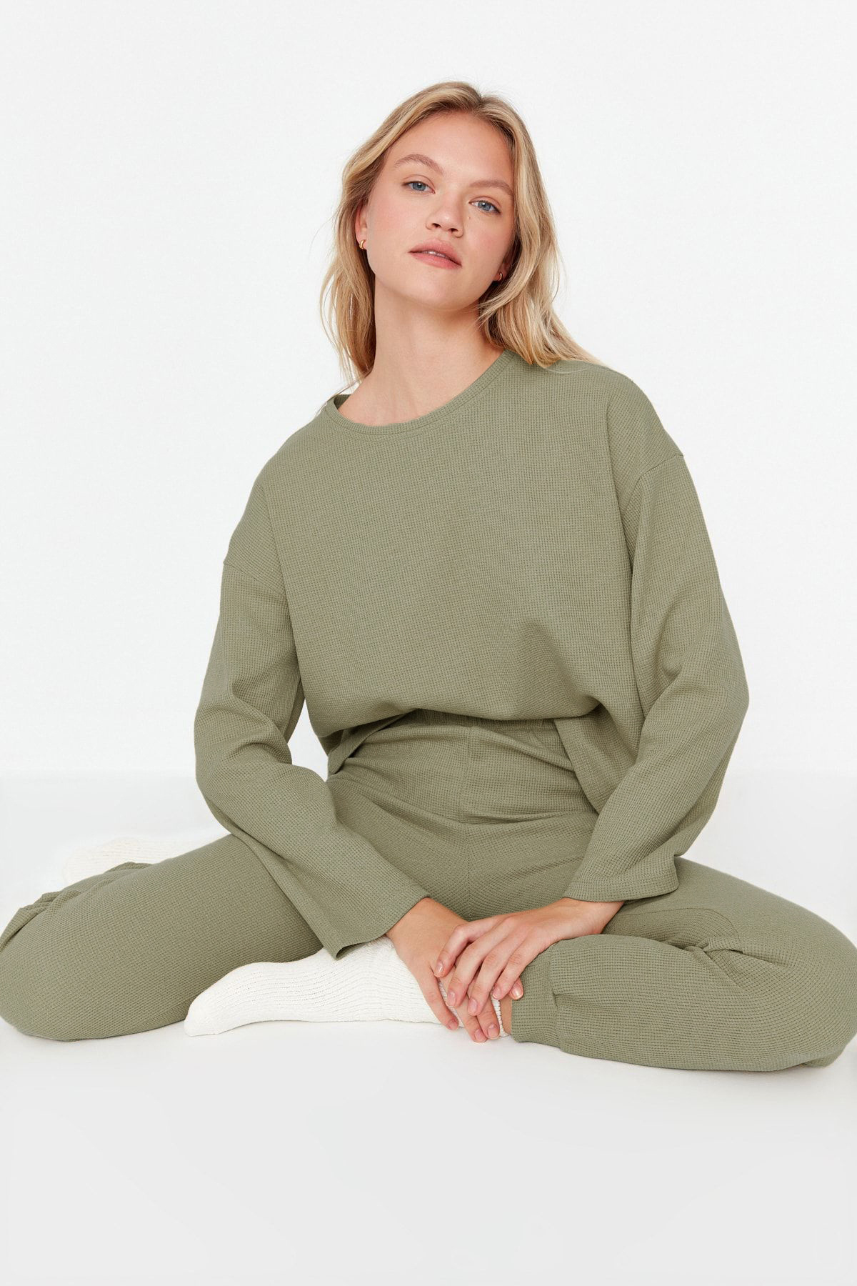 Trendyol Collection Zielony komplet piżamowy z dzianiny w kształcie wafla - T...