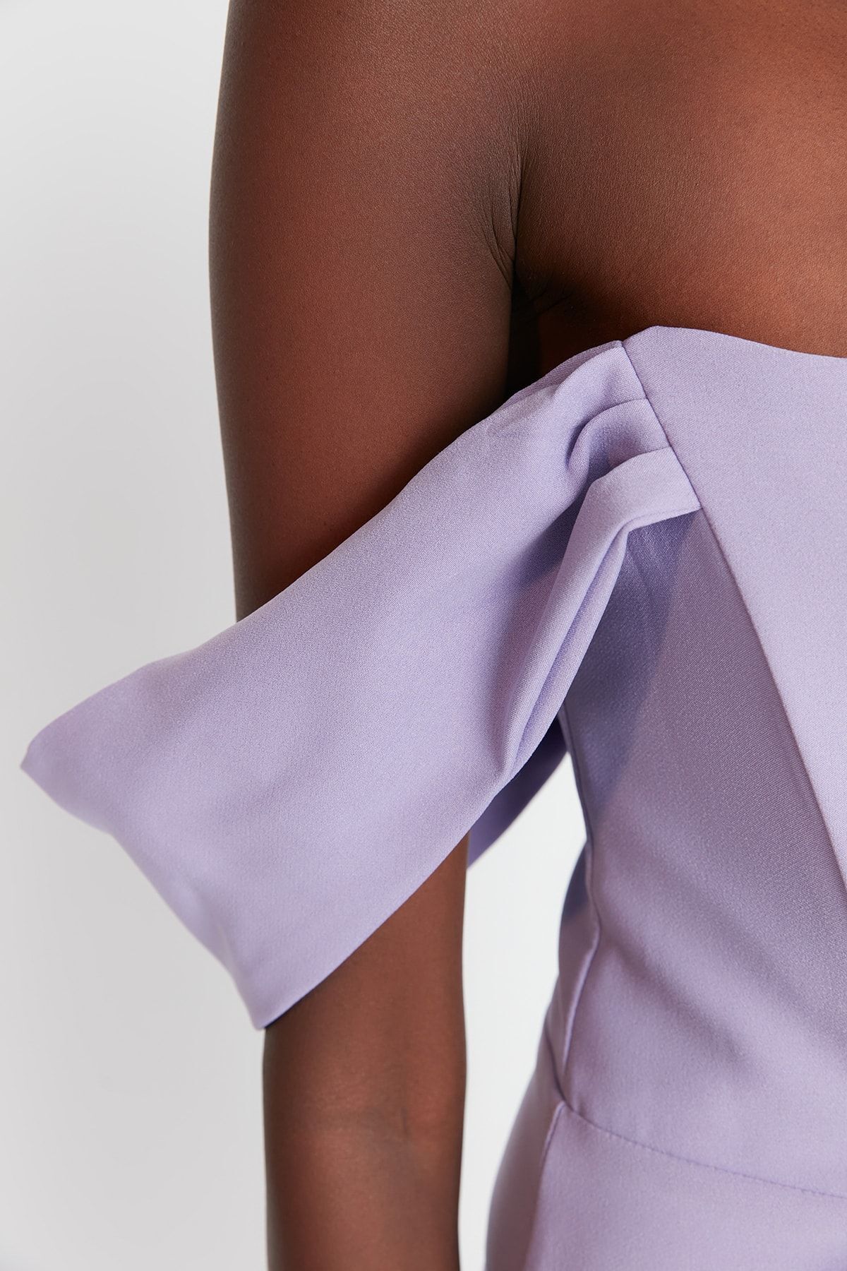 Trendyol Collection Liliowa dopasowana sukienka wieczorowa z podszewką z tkaniny Tprss22El00097