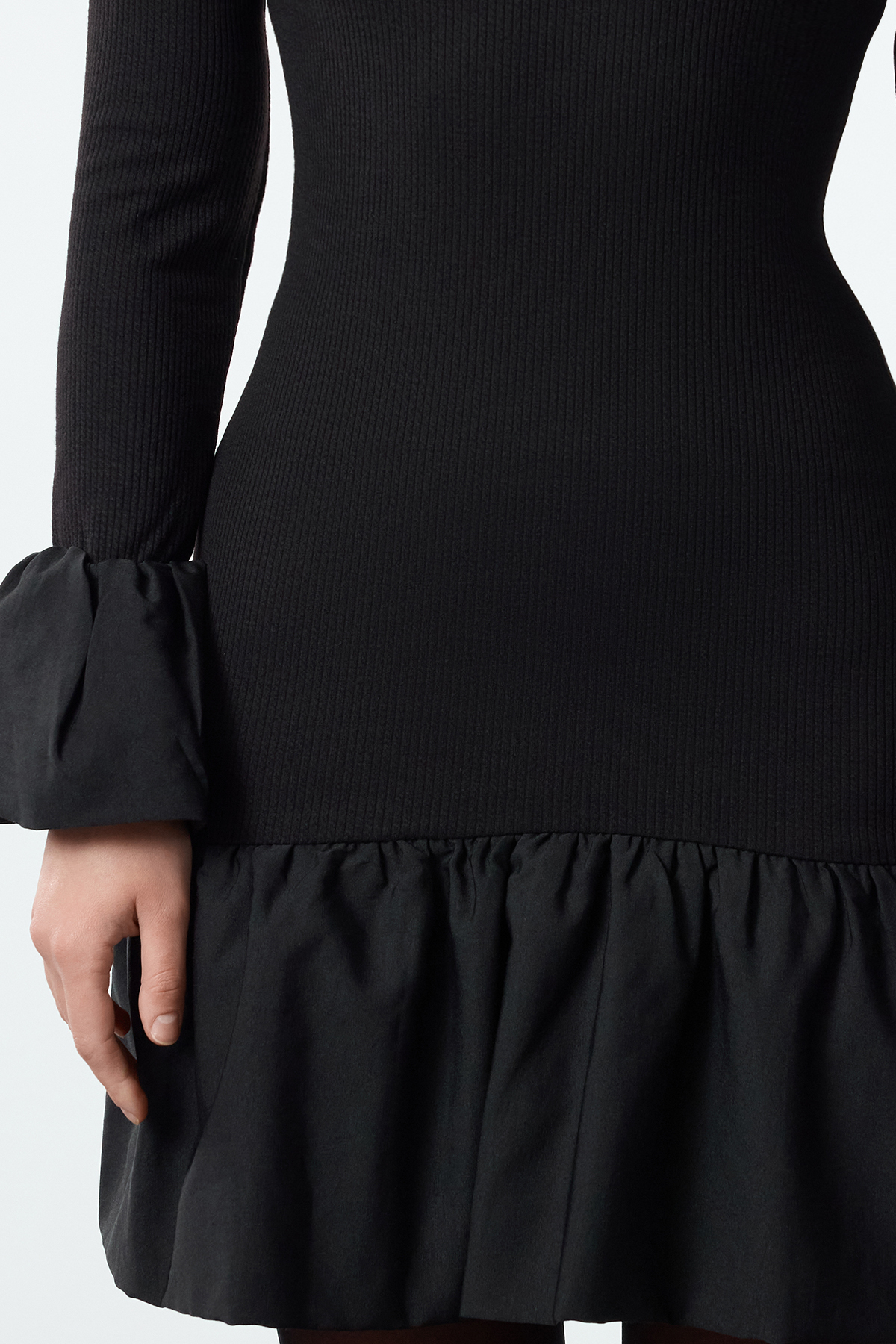 Trendyol Collection Schwarzes Ballonrock-detailliertes gestricktes kurzes Abendkleid Nacht-Abschlusskleid TPRAW25EL00072