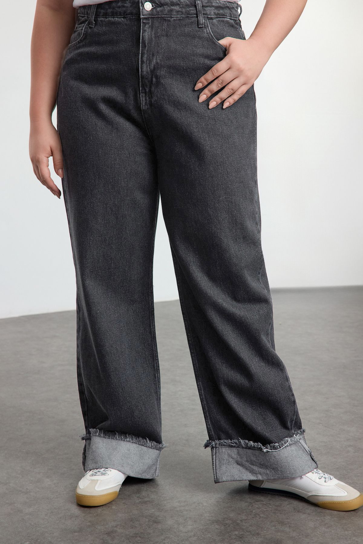 Trendyol Curve-Graue, weit geschnittene Jeans mit hoher Taille und ausgestelltem Detail TBBSS23CJ00002 3