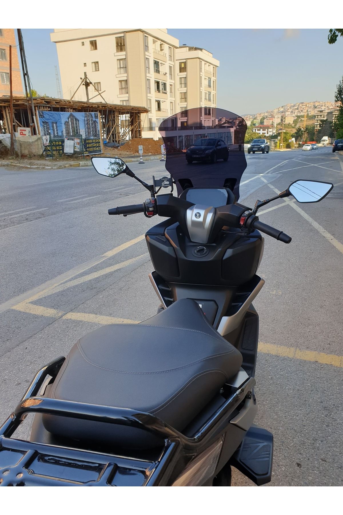 Voge SR3 Siperlik Ön Cam 2023-2025 Model 63cm Siyah Renkli 4mm