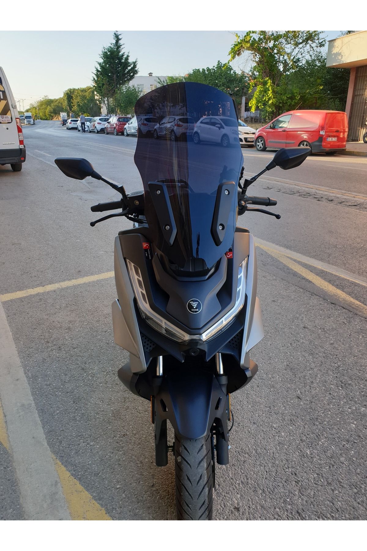 Voge SR3 Siperlik Ön Cam 2023-2025 Model 63cm Siyah Renkli 4mm