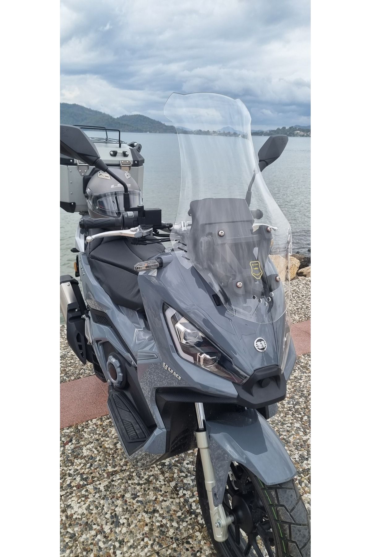 Yuki Xway 125 Siperlik Ön Cam 2023-2025 Model 75cm Şeffaf Renkli 4mm UZUN CAM