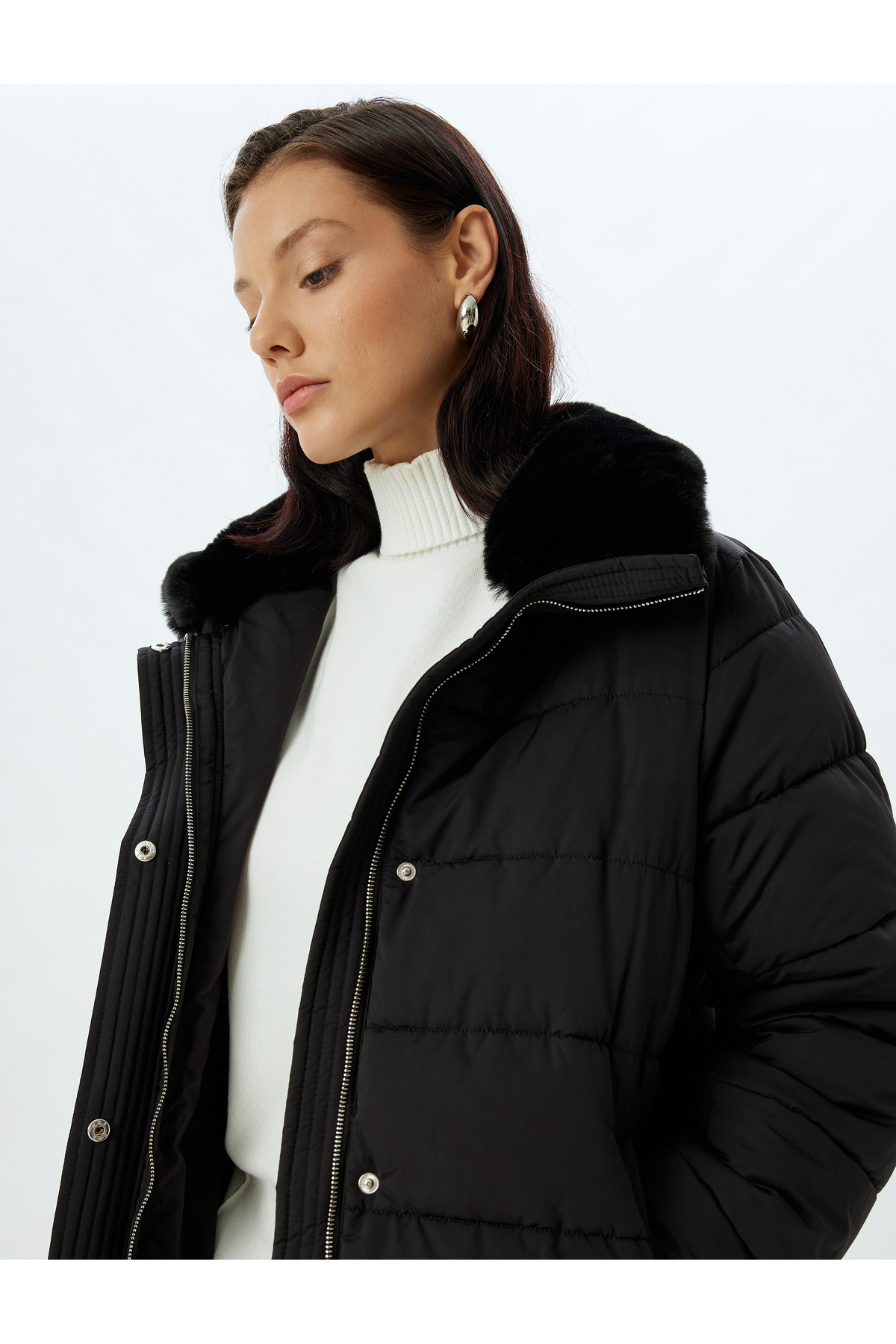 Koton  Yakası Suni Kürklü Şişme Mont Su İtici Kalça Boy Cepli Fermuarlı