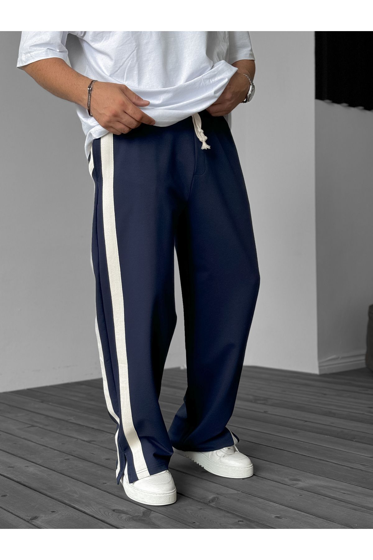 BYBASICMAN-Jj-66 Model Navy Blue Stripe Slit Tracksuit 4