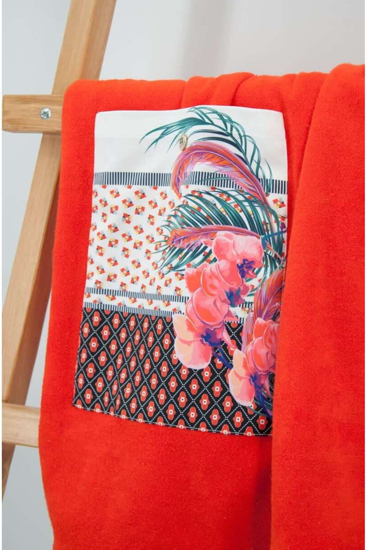 Mayovera-Elegance Pocket Beach Towel 4