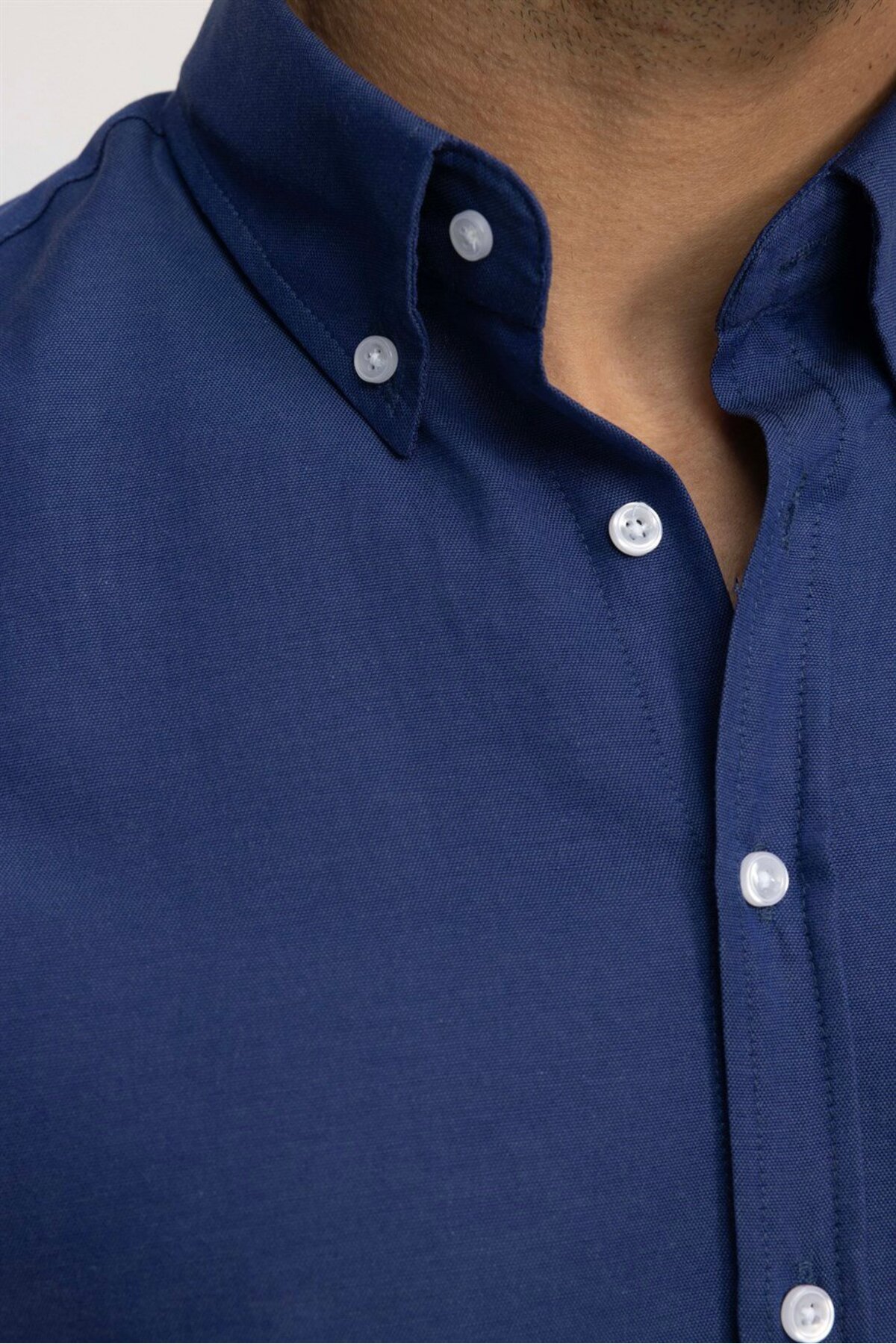 Tudors  Klasik Fit Uzun Kollu Oxford Doku Yaka Düğmeli Cepli Nakışlı Erkek Indigo Gömlek - Görsel 4