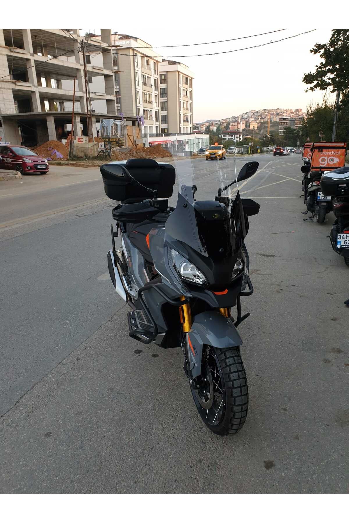 Peugeot XP 400 Siperlik Ön Cam 2023-2025 Model 55cm Şeffaf Renkli 4mm KISA SPOR CAM