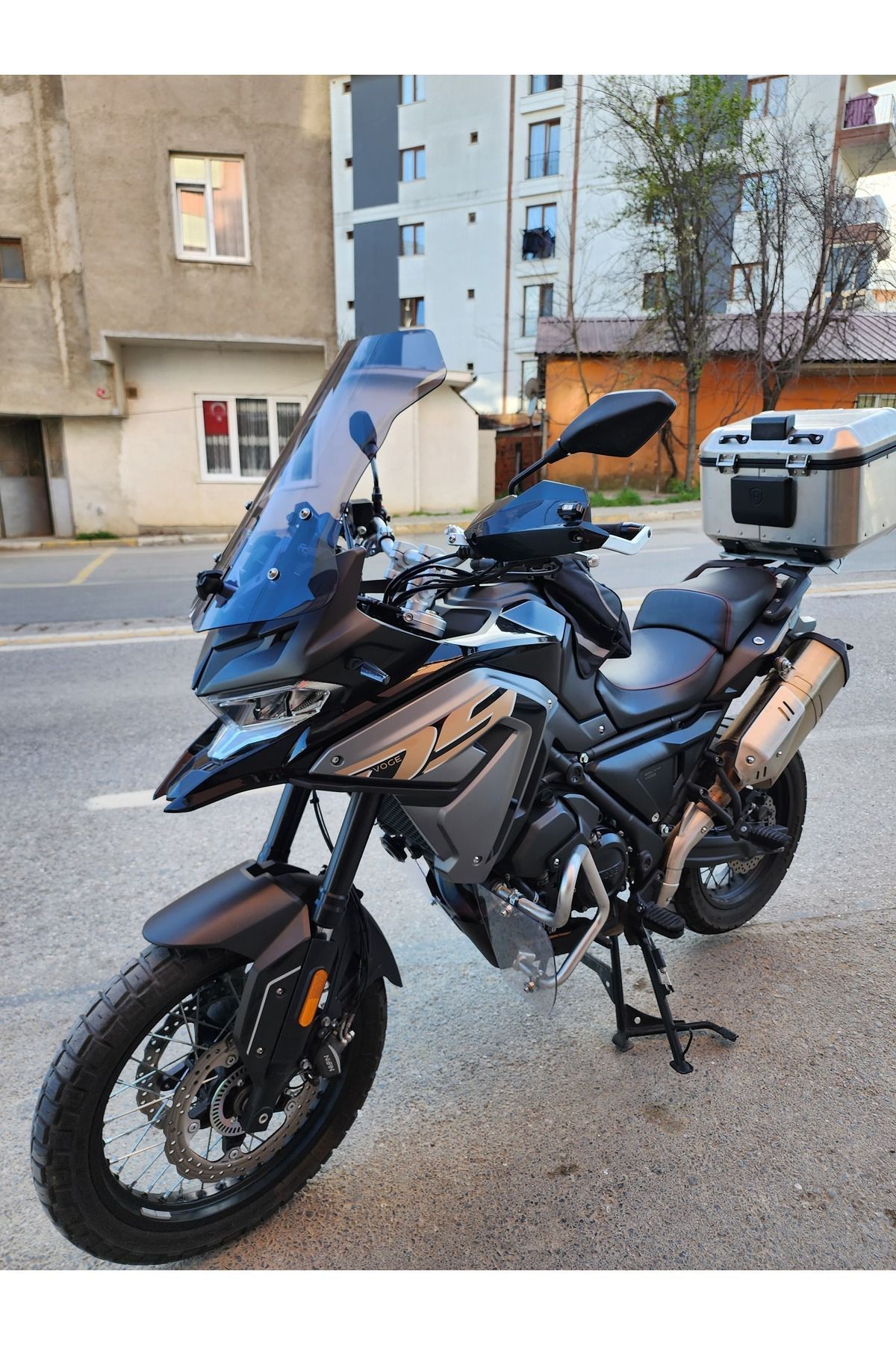 Voge DS 300 Siperlik Ön Cam 2021-2025 Model 55cm Füme Renkli 4mm