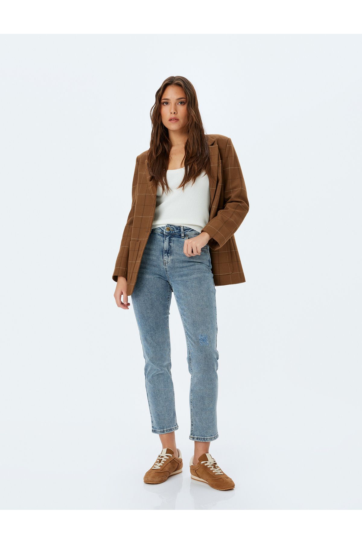 Koton Yeni Sezon Düz Paça Normal Bel Düğmeli Cep Detaylı Kot Pantolon - Straight Fit Jean