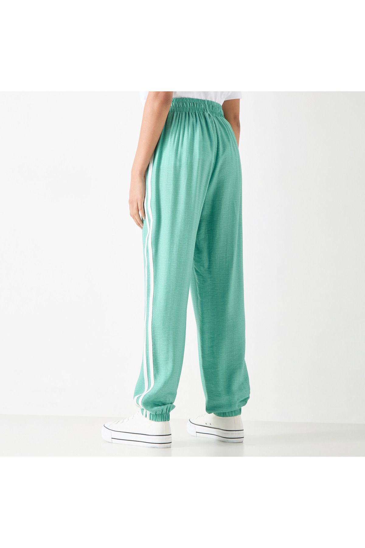 complete the look image