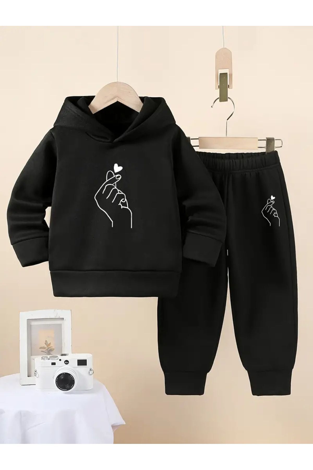 süper tekstil KALBİM ELLERİMDE BASKILI UNİSEX KAPÜŞONLU ALT ÜST PAMUKLU ÇOCUK EŞOFMAN TAKIMI