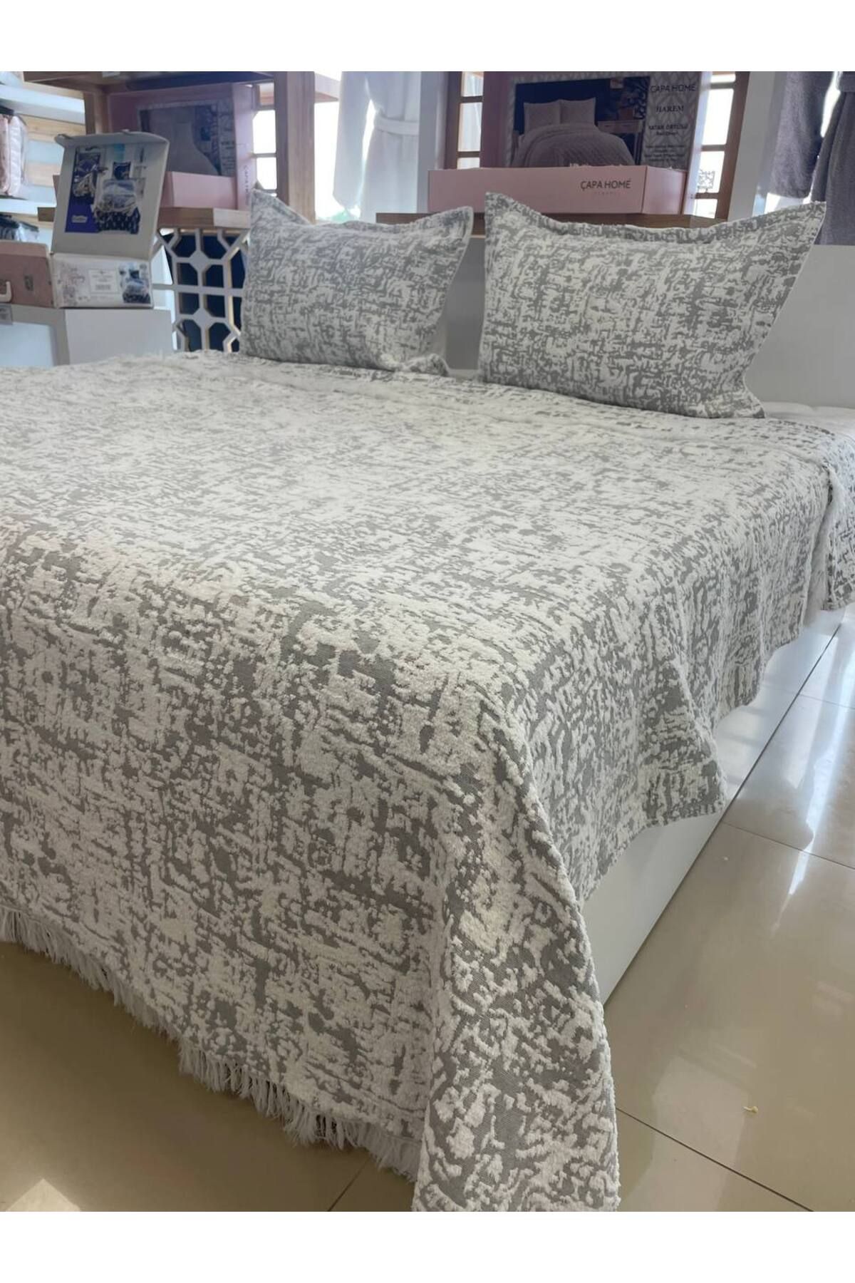 Sudemhome-Soft Fringed Double Blanket & Bedspread Set 1