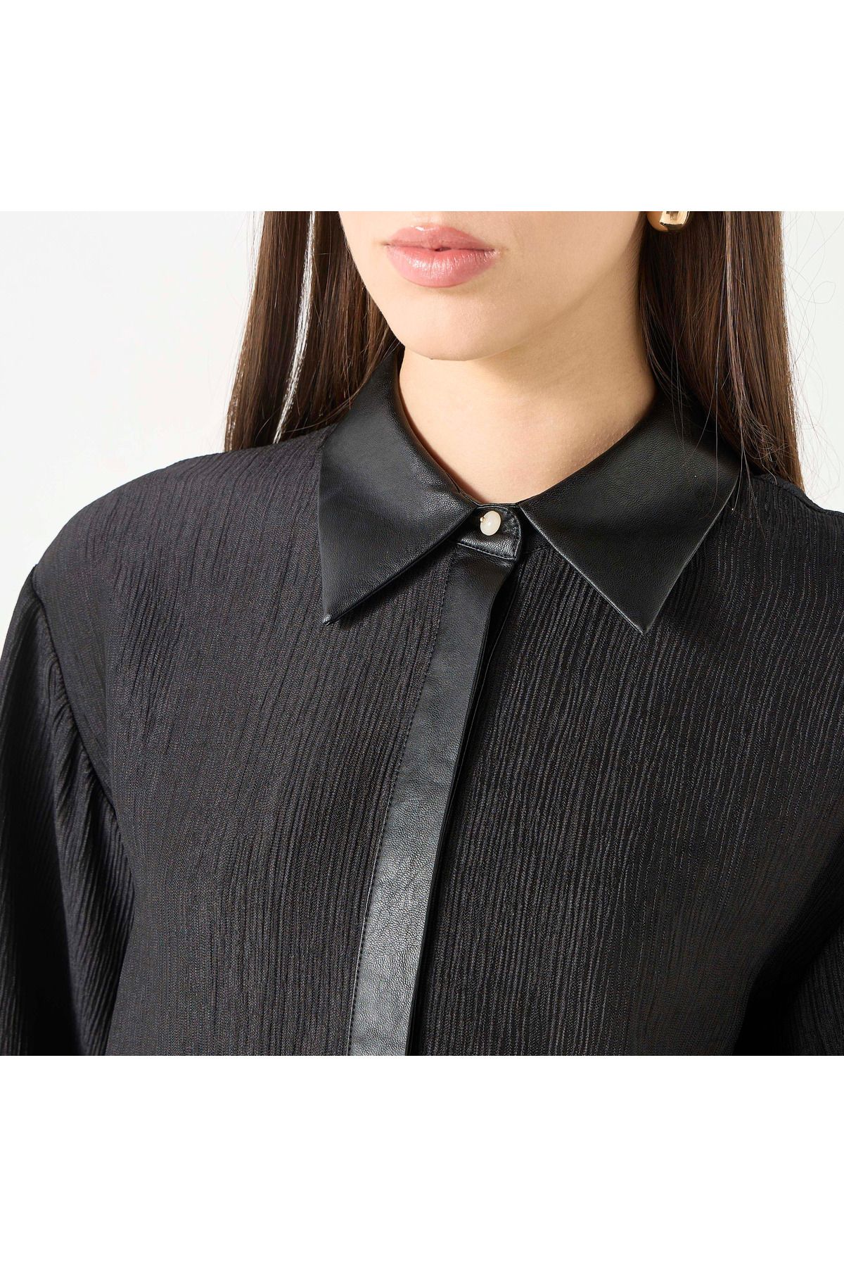 Iconic-Regular Fit Textured Shirt With Contrast Collar And Long Sleeves 4