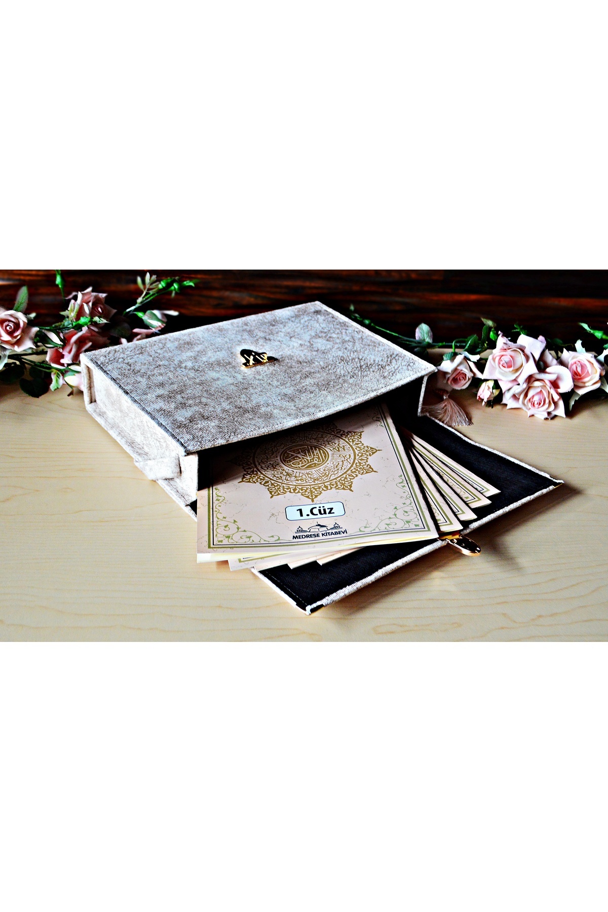 Medrese Kitab Evi Cami Boy 24*35 Hatim Cüzü Hatim Seti 30 Cüz Krem Nubuk Çantalı Kadife Kuranı Kerim Sesli Dinleme fotoğrafı 3 (önizleme)