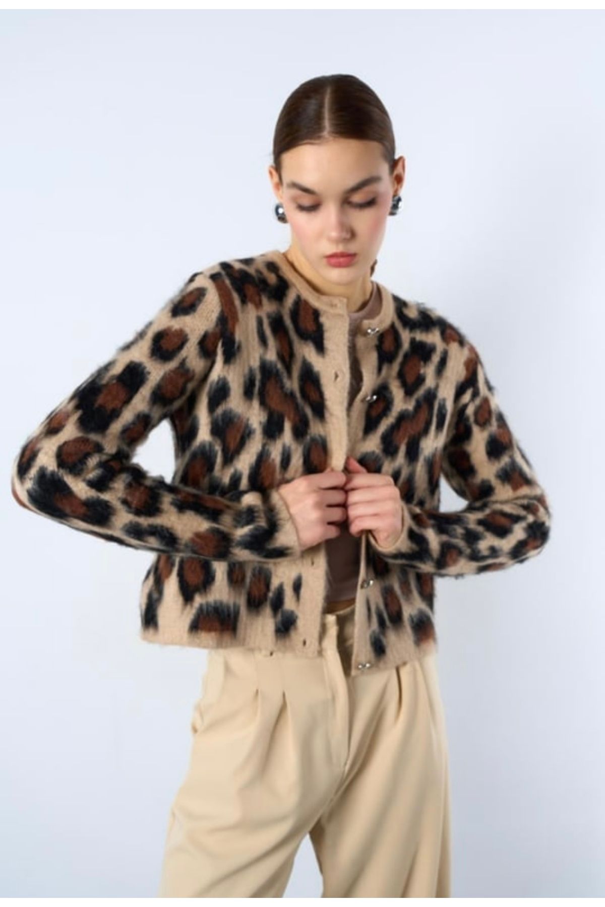 Qu Style-Leopard Patterned Cardigan 5