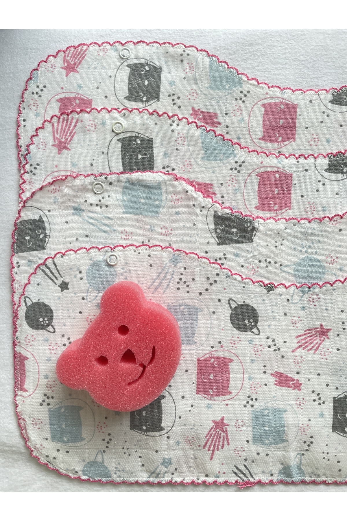 MASALBABY Dörtlü Müslin Çift Katlı Çıtçıtlı Mama Önlüğü/omuz Örtüsü & Banyo Süngeri fotoğrafı 2 (önizleme)