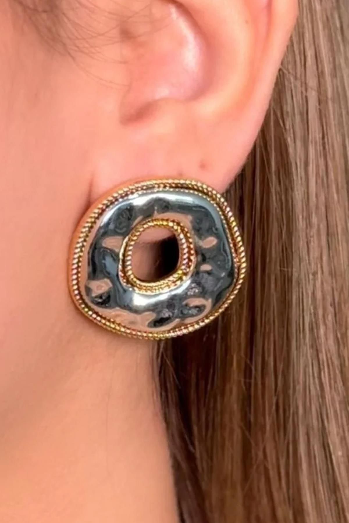 New Obsessions-Chunky Round Gold Earrings 5