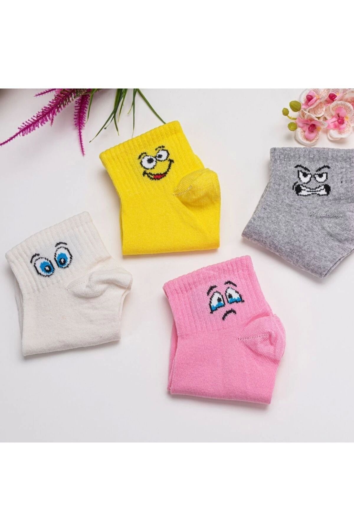 Molya-Emoji Patterned 4-Piece Short Socks Set 3